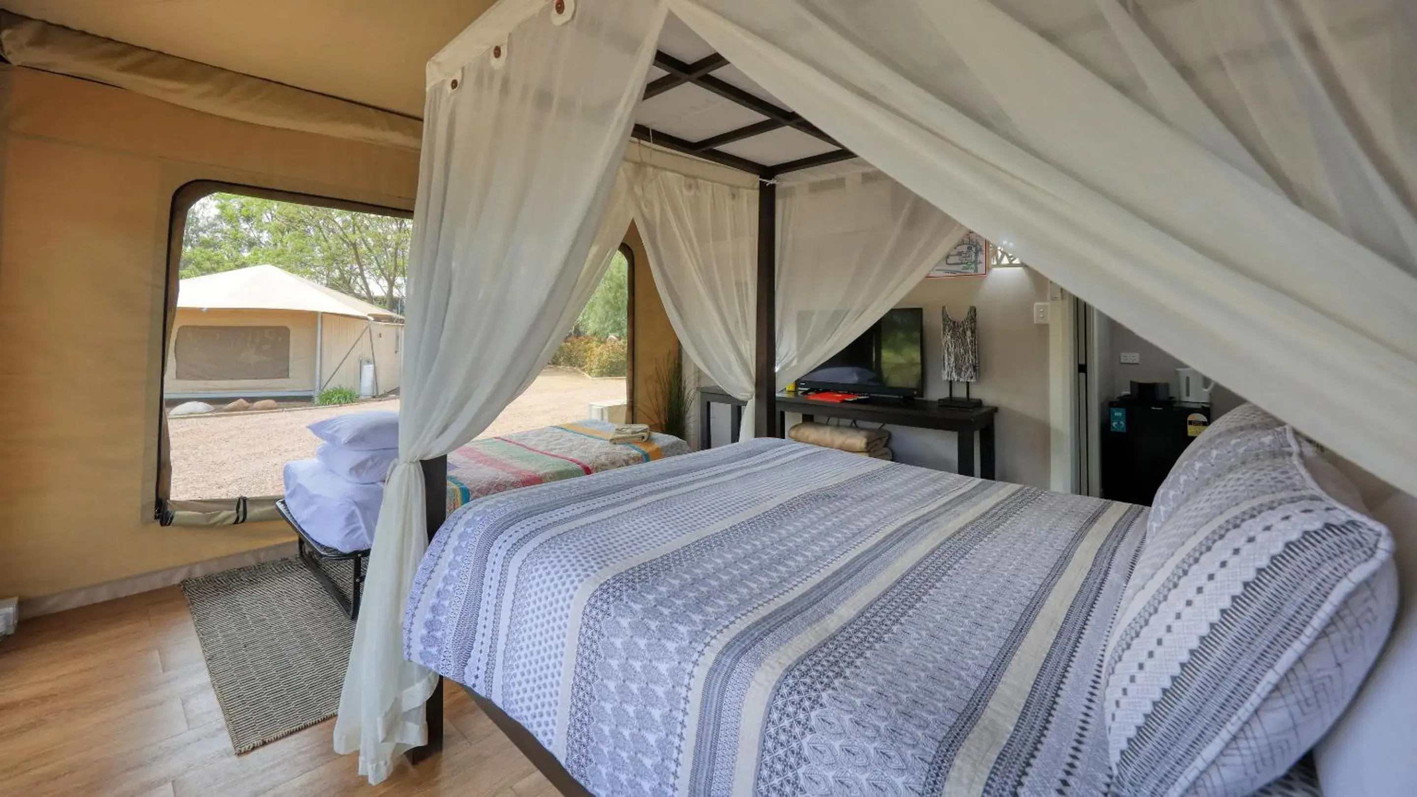 Family Glamping Tent in Dubbo Rhino Lodge Family Glamping Tent in Dubbo Rhino Lodge