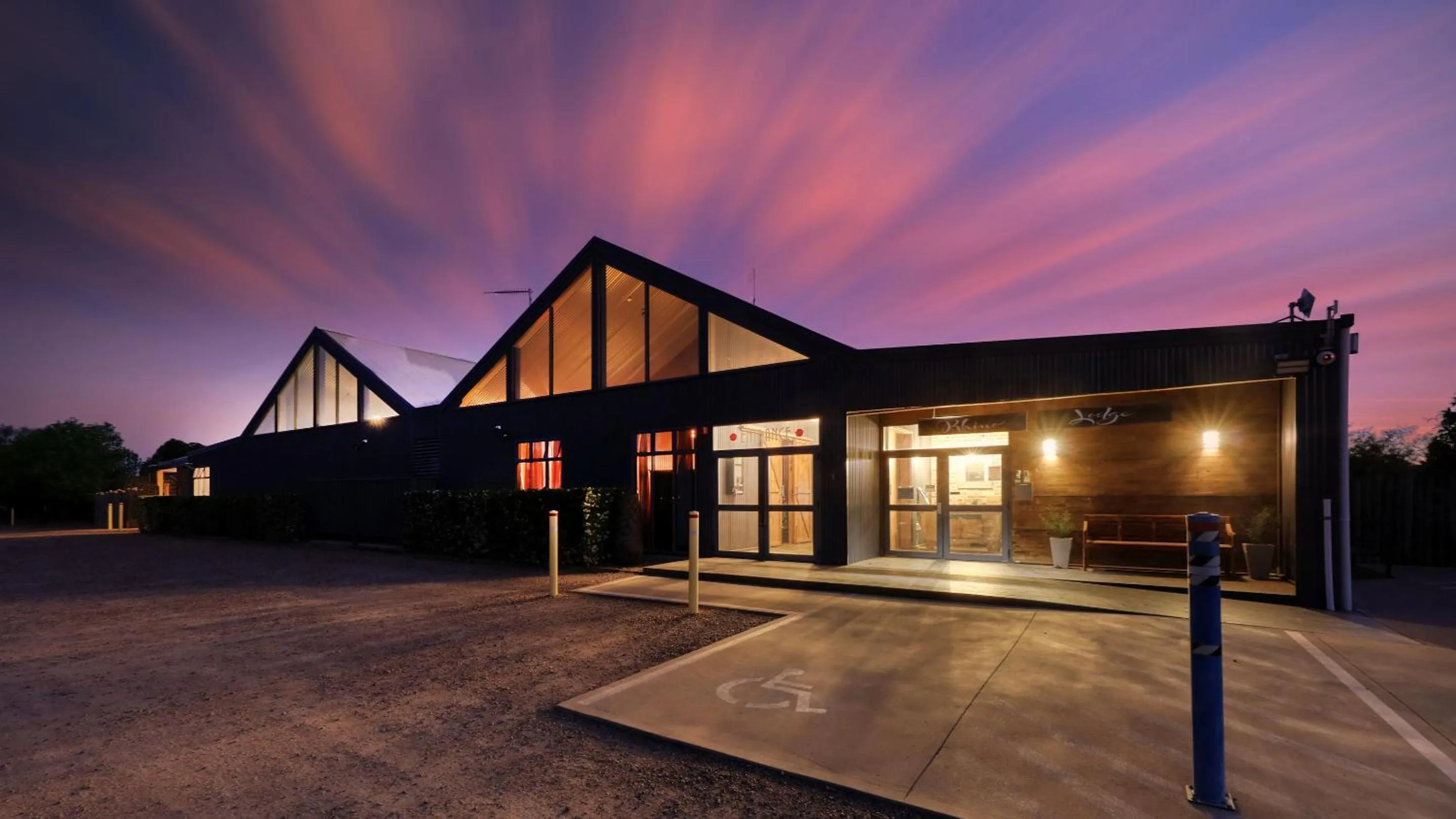 Night in Dubbo Rhino Lodge