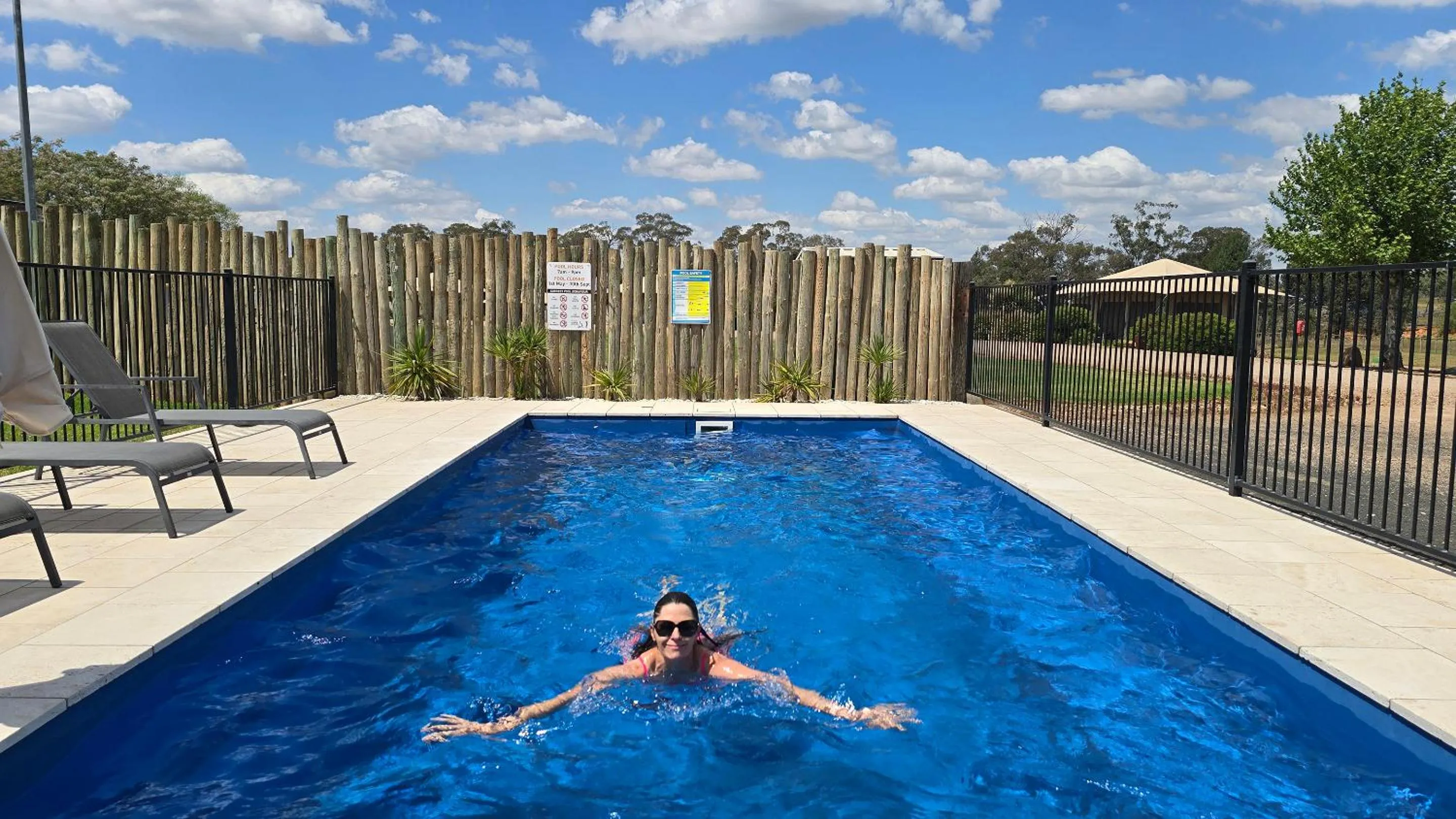 Swimming pool in Dubbo Rhino Lodge