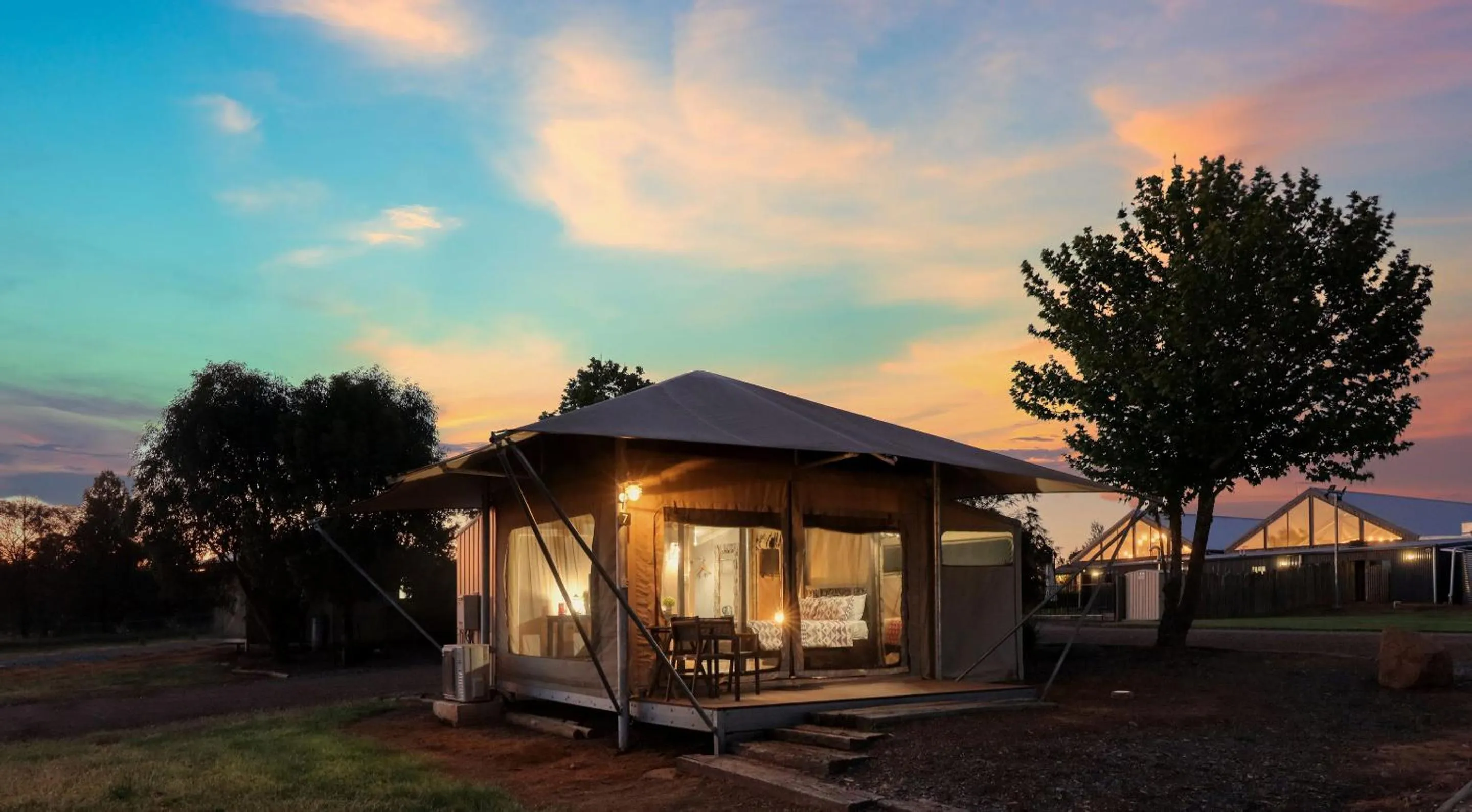 Property building in Dubbo Rhino Lodge