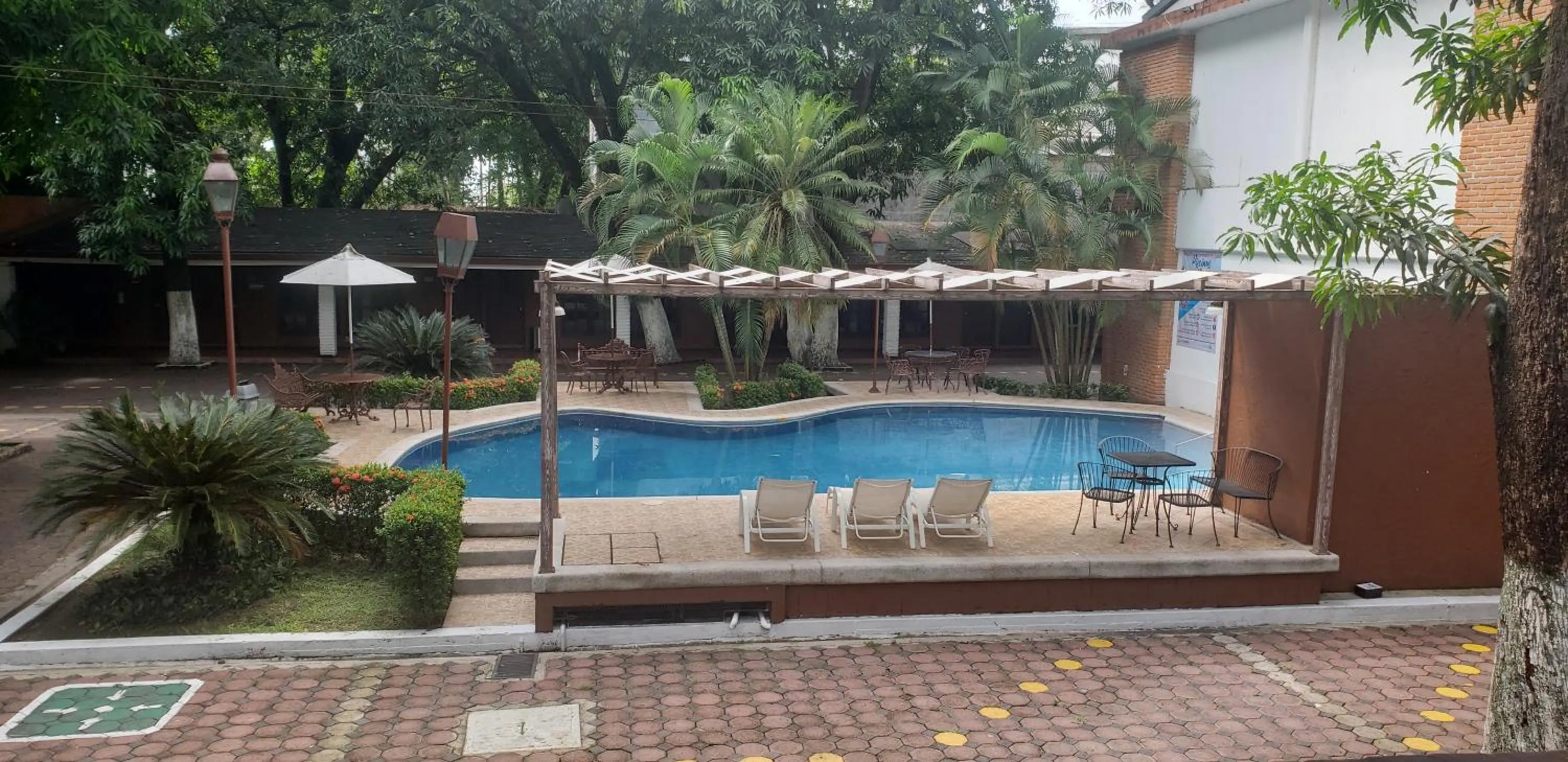 Swimming pool in Hotel El Rancho