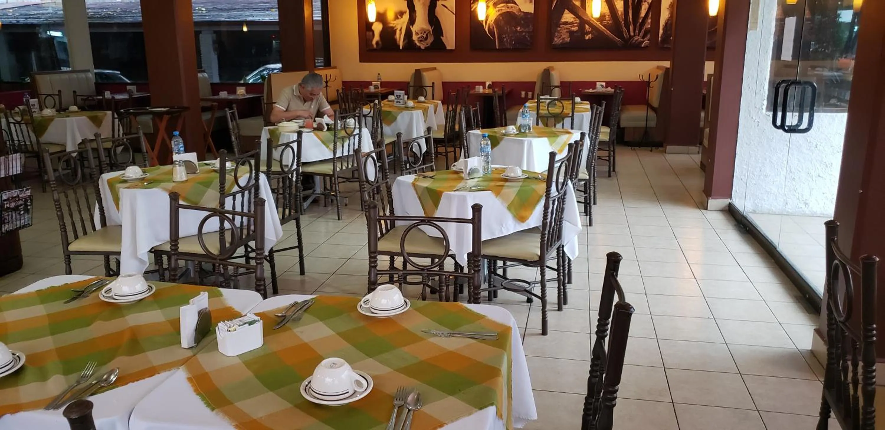 Restaurant/places to eat in Hotel El Rancho