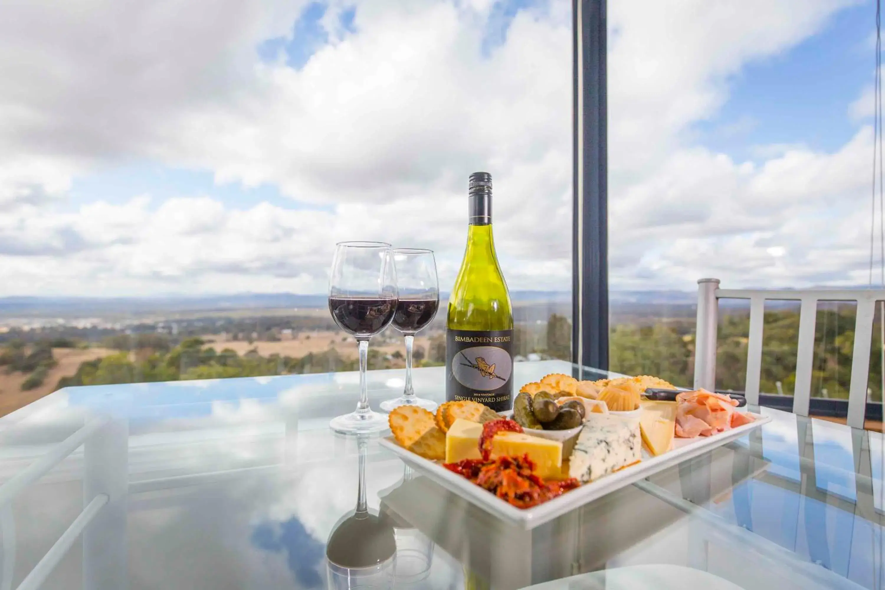 Apartment with Mountain View in Bimbadeen Estate Apartment with Mountain View in Bimbadeen Estate