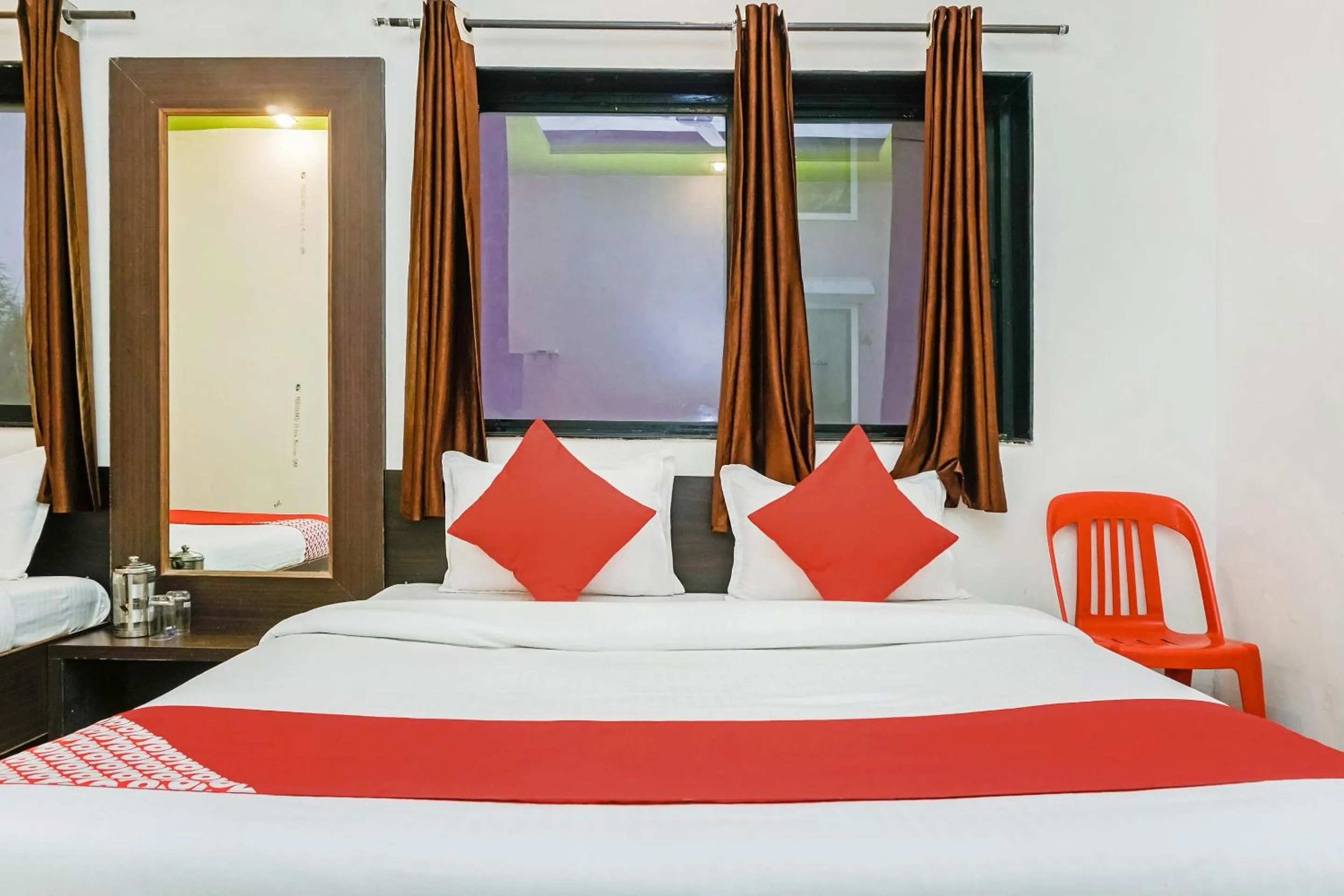 Bedroom in Hotel O Shirdi Sai Inn