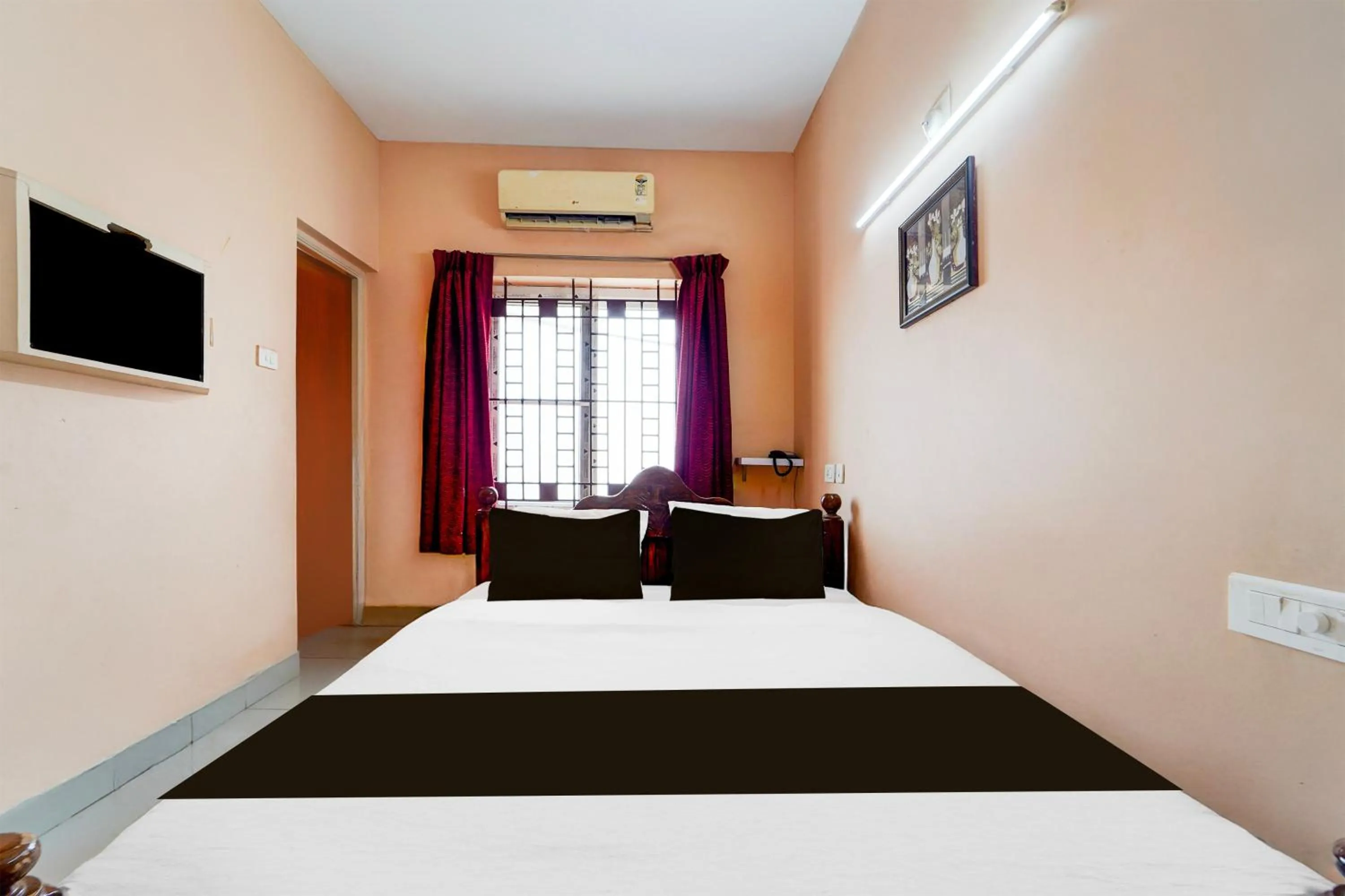 Bedroom, Bed in Super Hotel O Anna Nagar Madurai