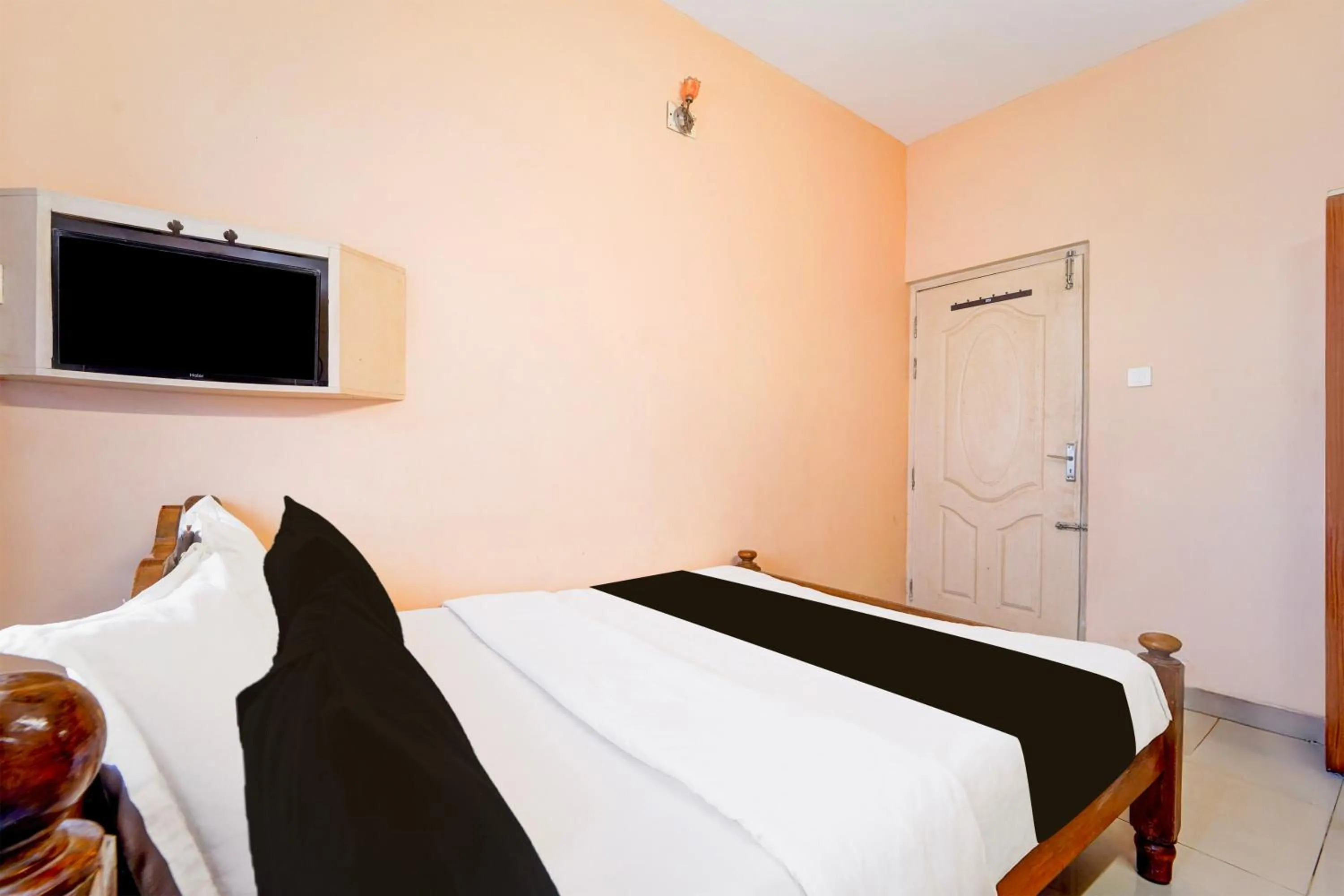 Bedroom, Bed in Super Hotel O Anna Nagar Madurai