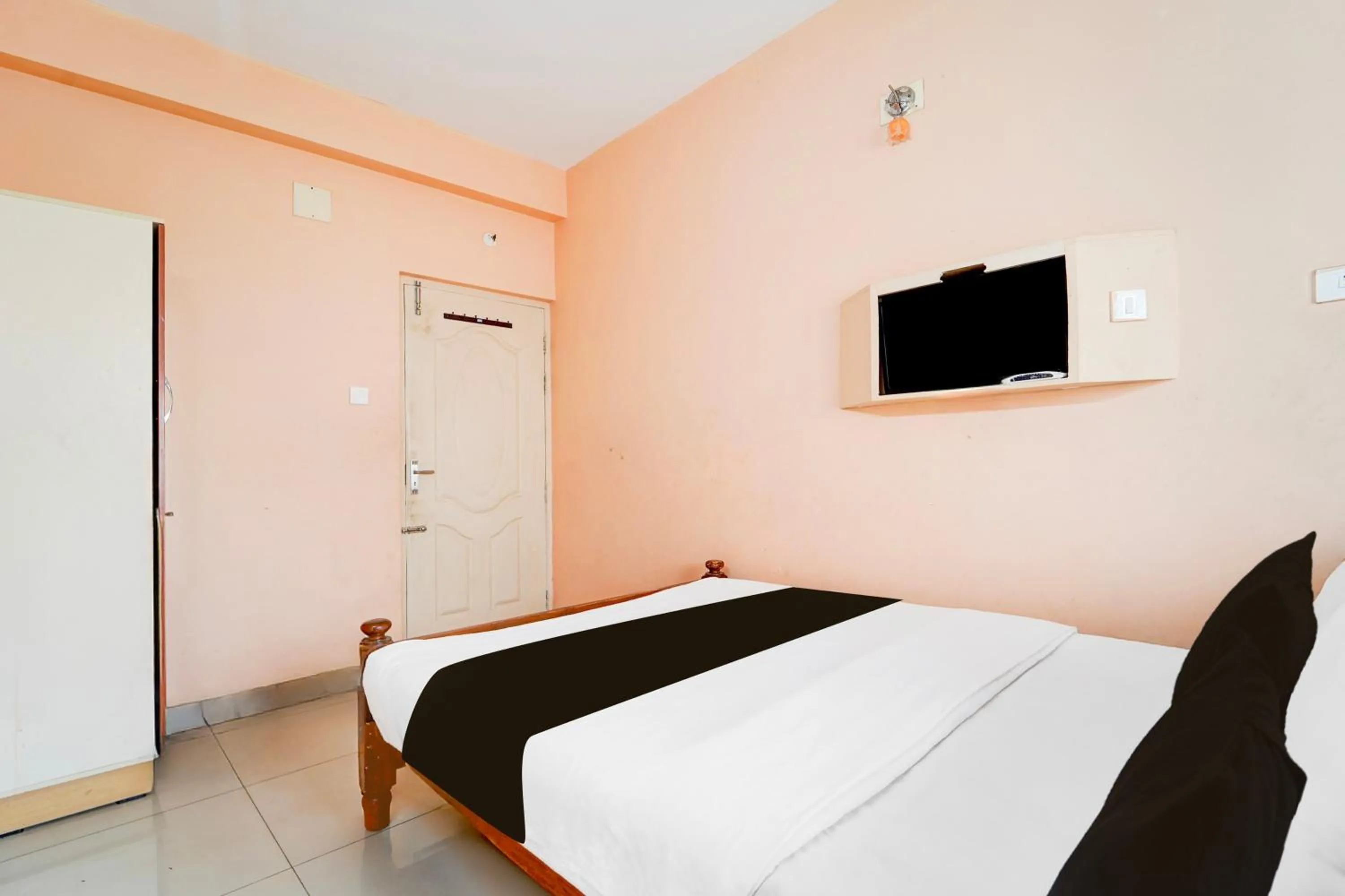 Bedroom, Bed in Super Hotel O Anna Nagar Madurai