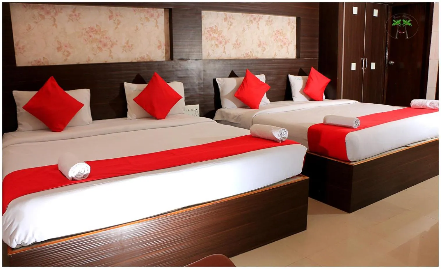 Photo of the whole room in Peace Residency