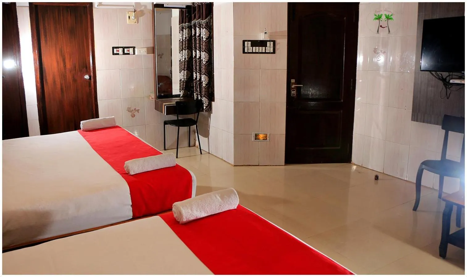 Photo of the whole room in Peace Residency