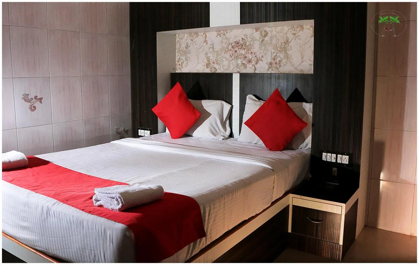 Photo of the whole room in Peace Residency