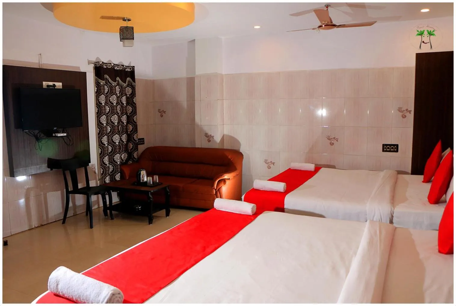 Photo of the whole room in Peace Residency