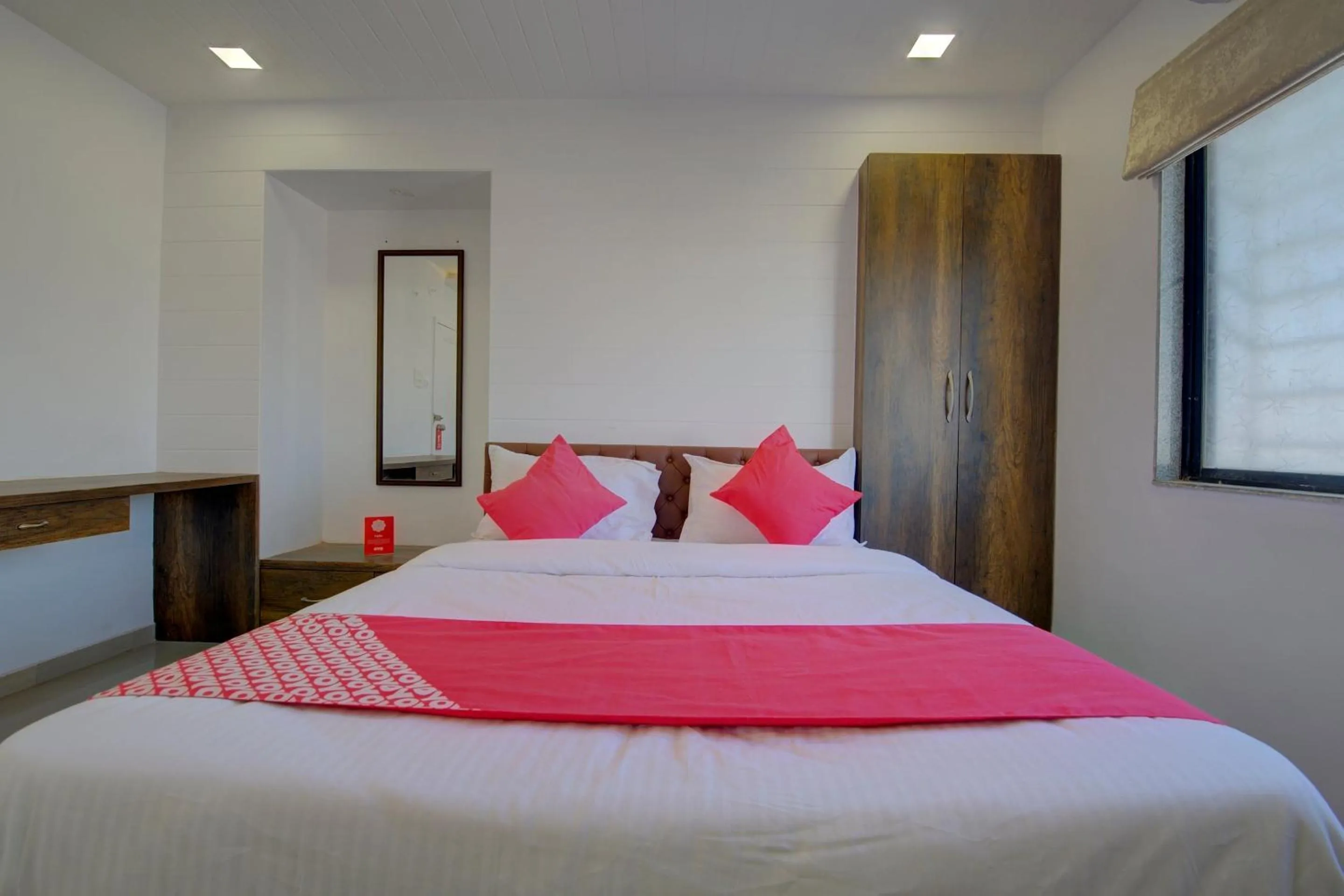 Bedroom in Hotel O RK's Regency Near Navale Hospital Back Gate