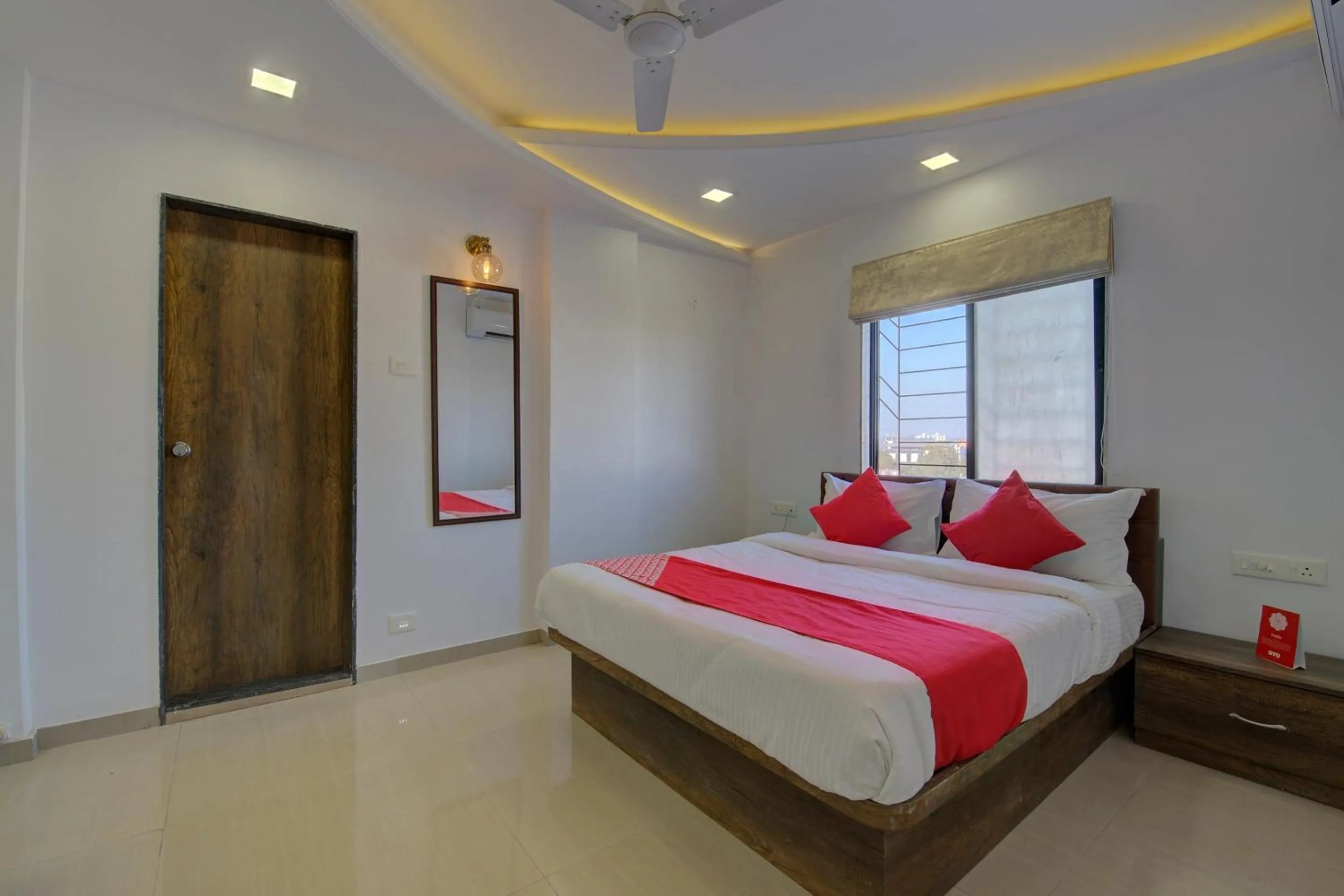 Bedroom in Hotel O RK's Regency Near Navale Hospital Back Gate
