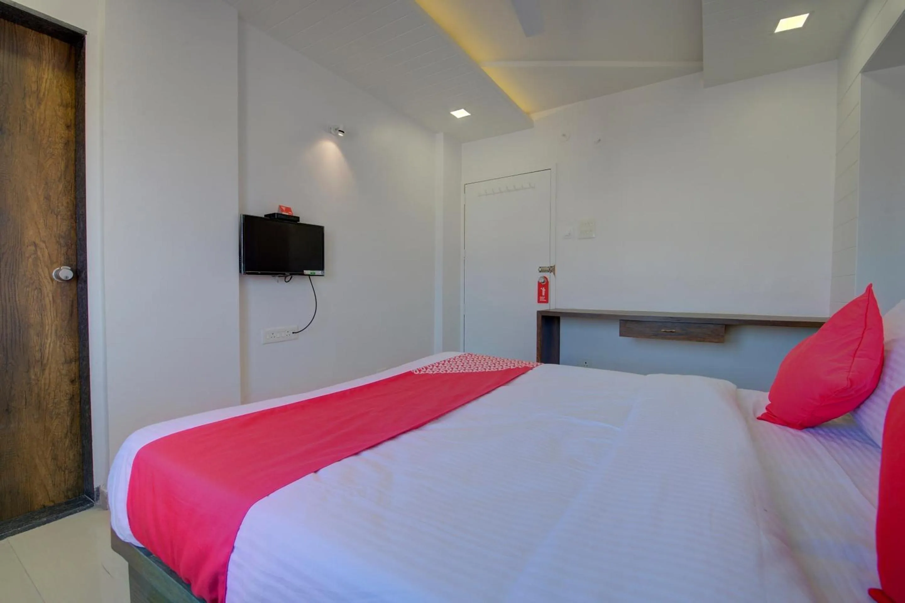 Bedroom in Hotel O RK's Regency Near Navale Hospital Back Gate