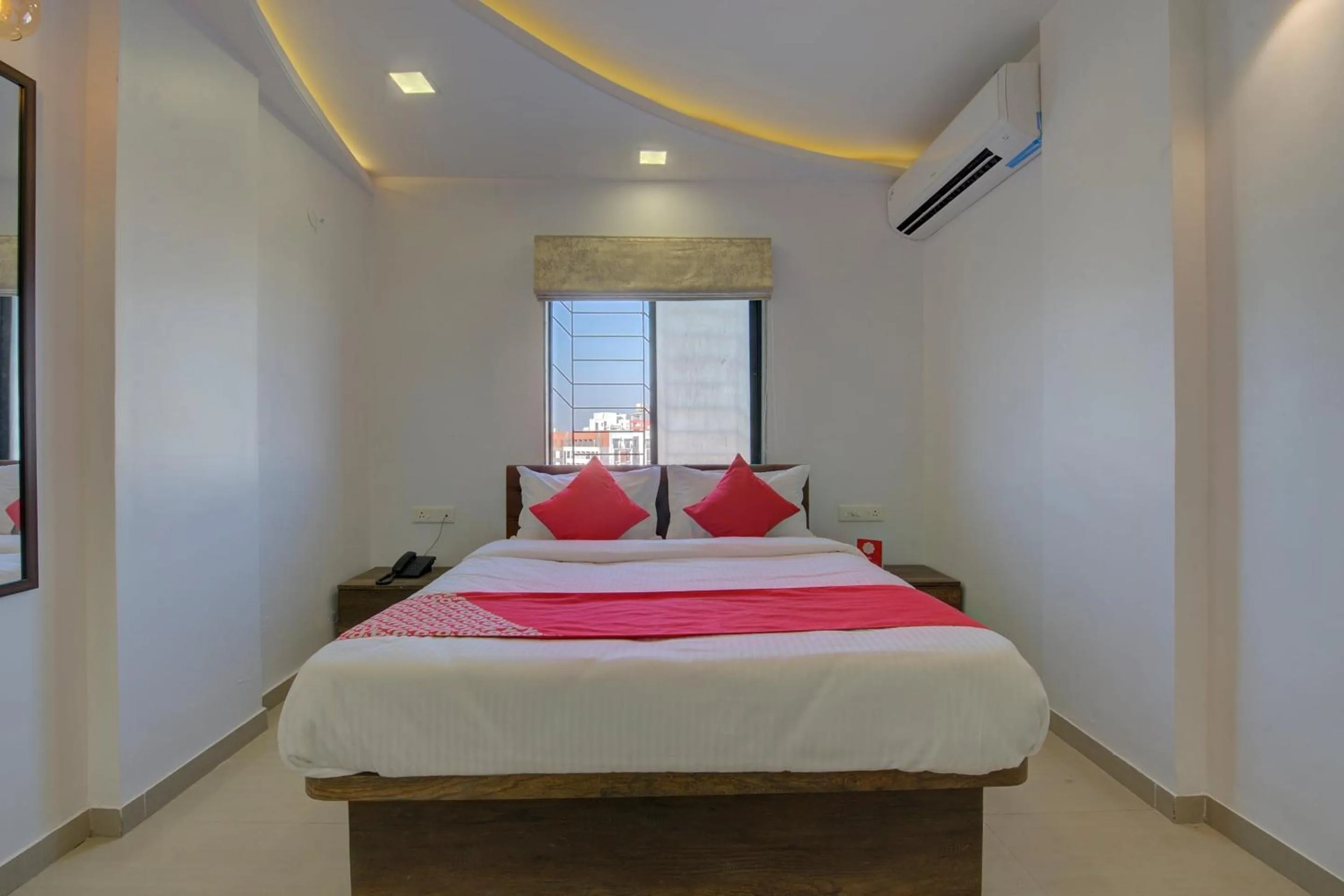 Bedroom in Hotel O RK's Regency Near Navale Hospital Back Gate