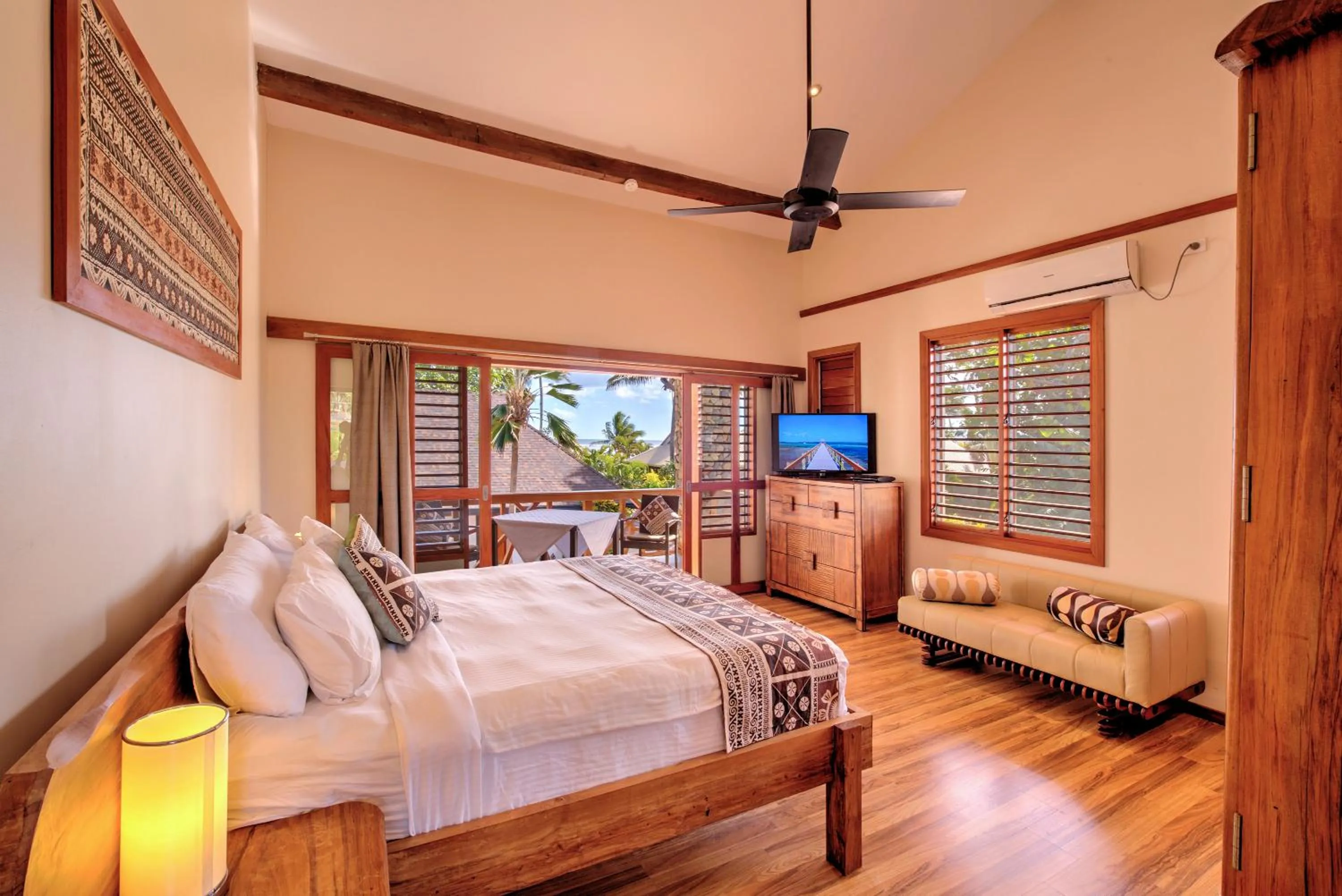 Photo of the whole room, Bed in Maui Palms