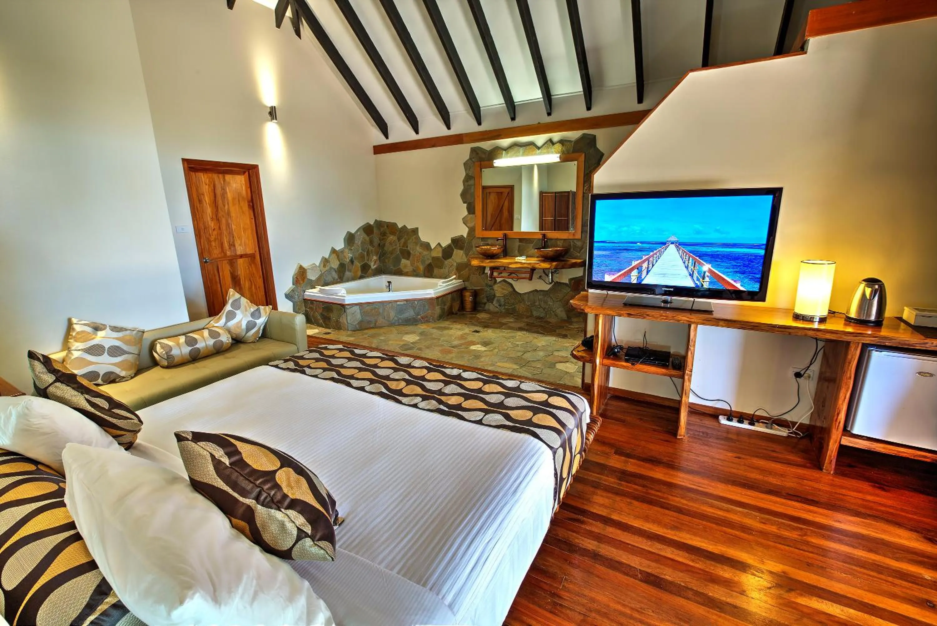 Decorative detail, Bed in Maui Palms