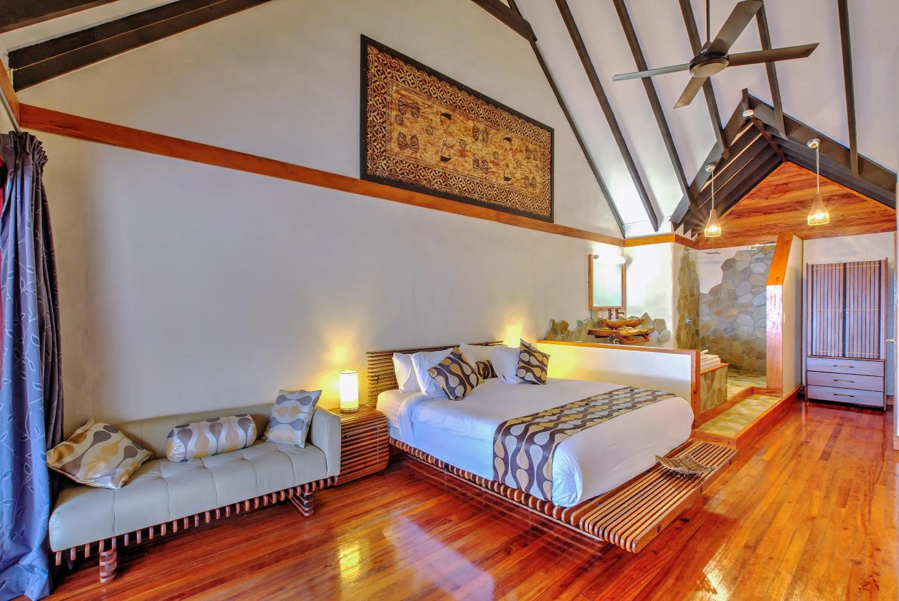 Photo of the whole room, Bed in Maui Palms