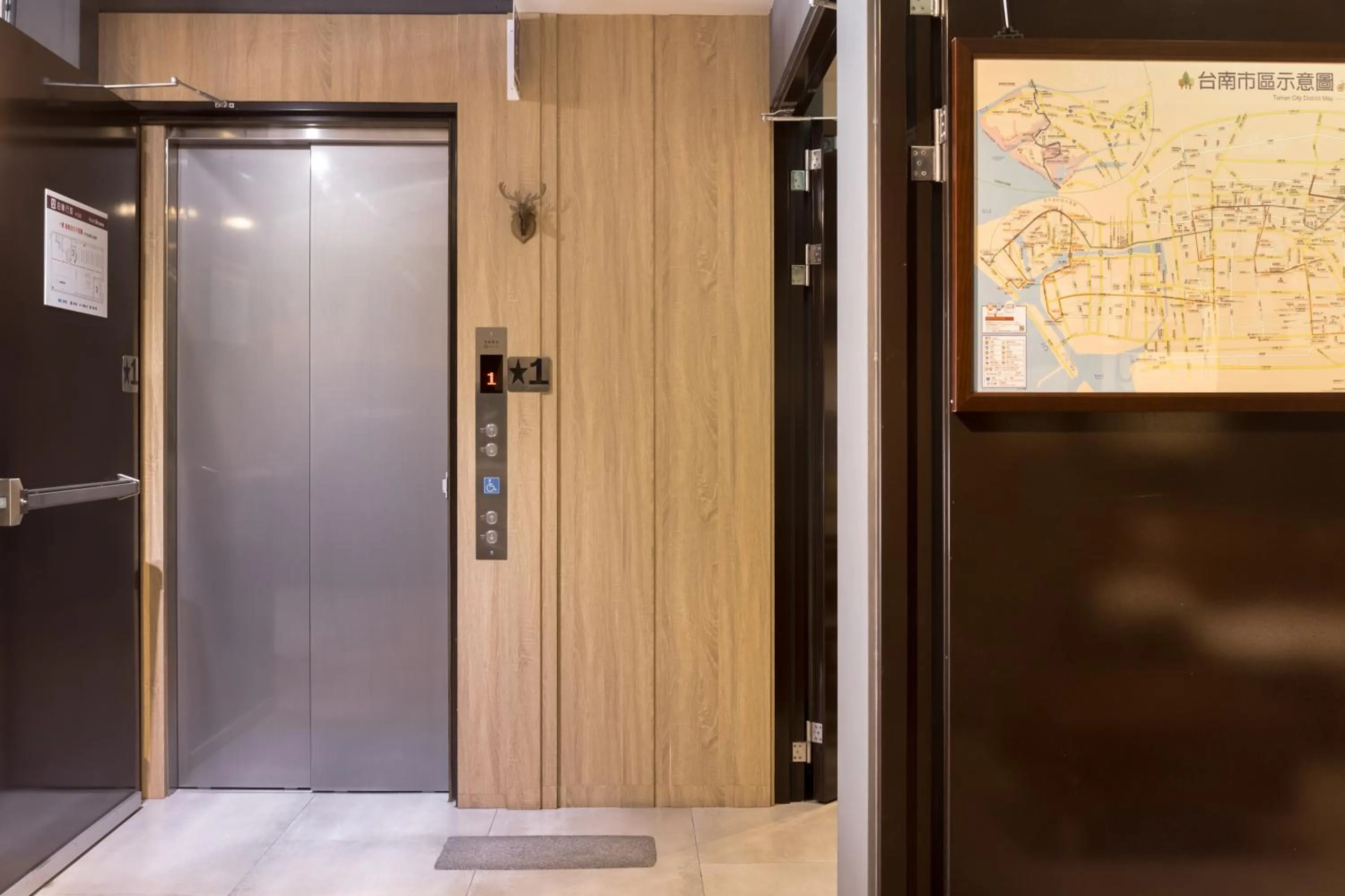 elevator in Hotel Brown - Zhongzheng