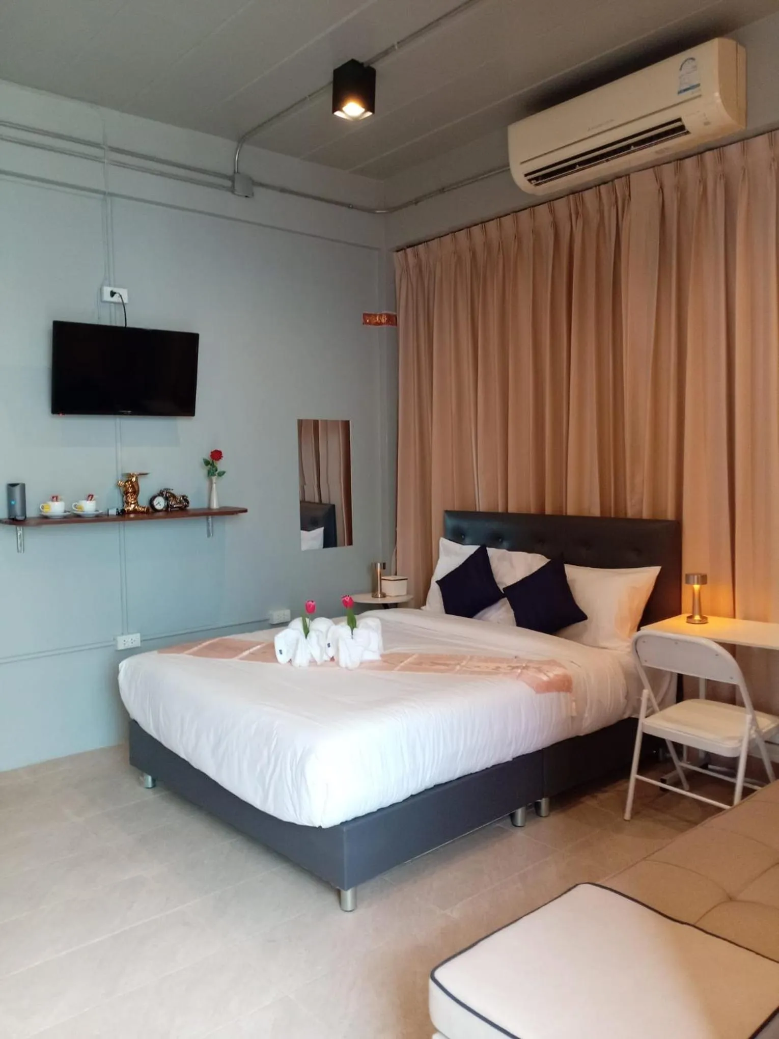 Bedroom, Bed in The Way Patong Hotel