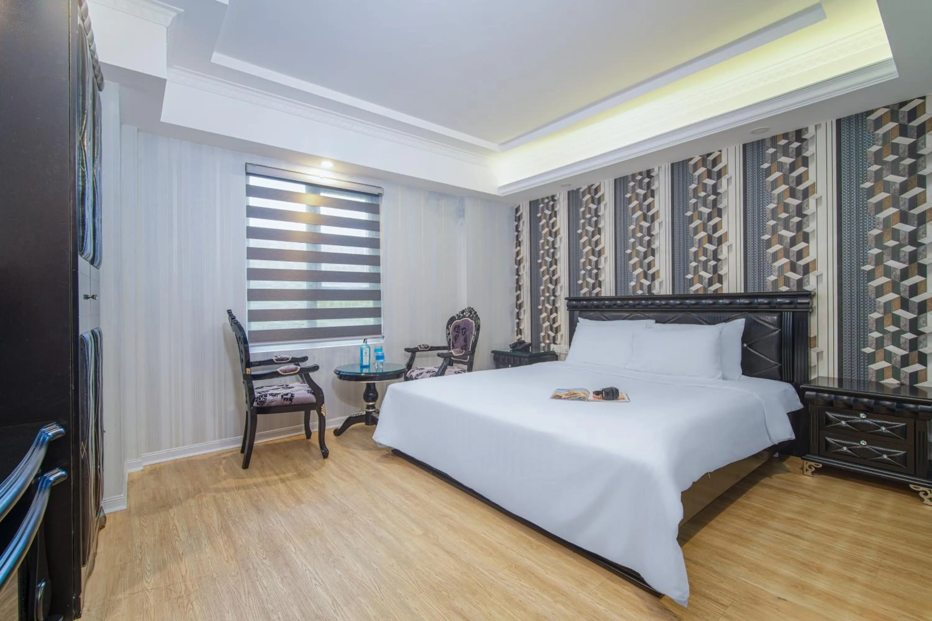 Bed in Royal Beach Hotel by THG