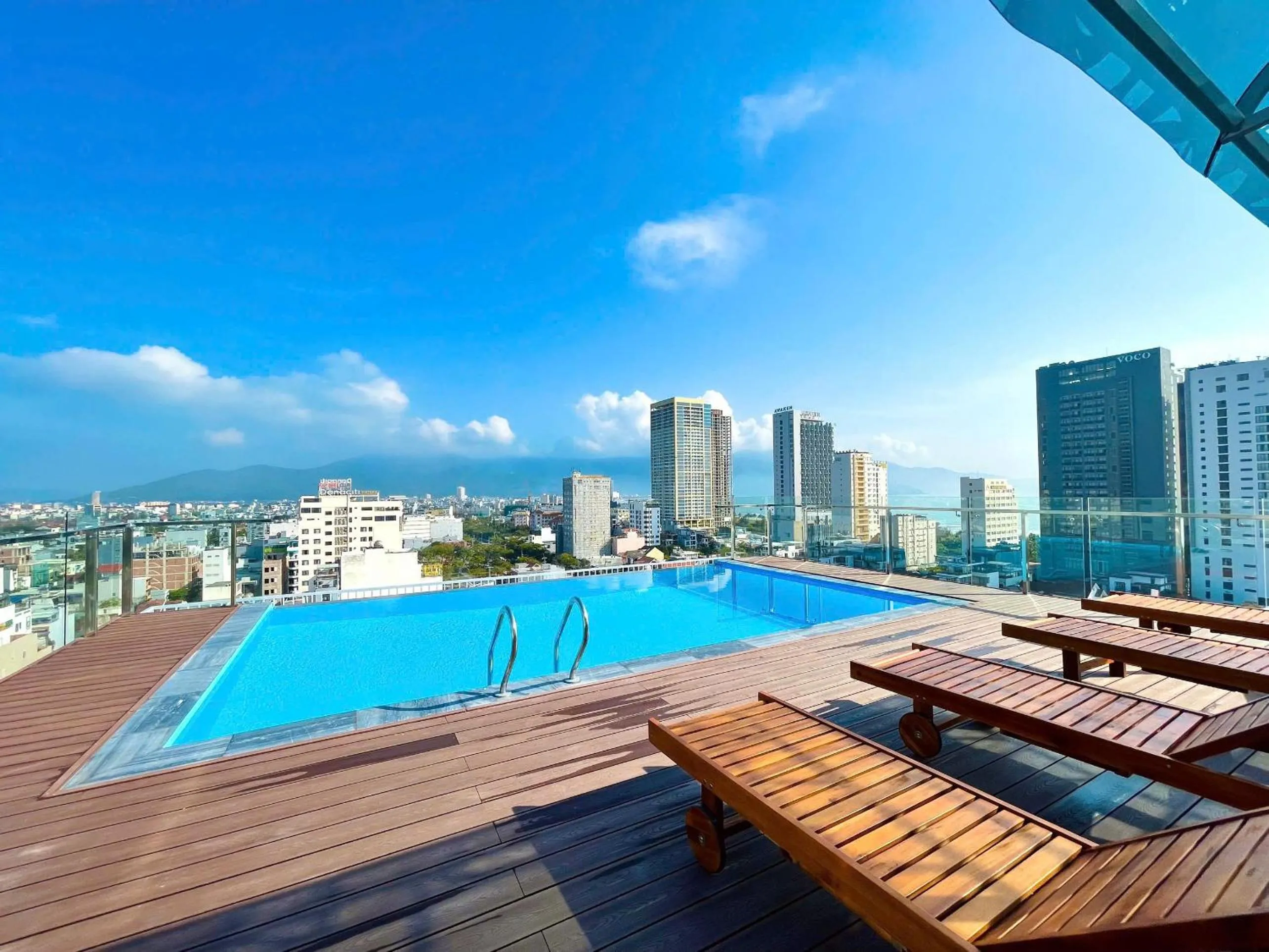 Swimming pool in Royal Beach Hotel by THG