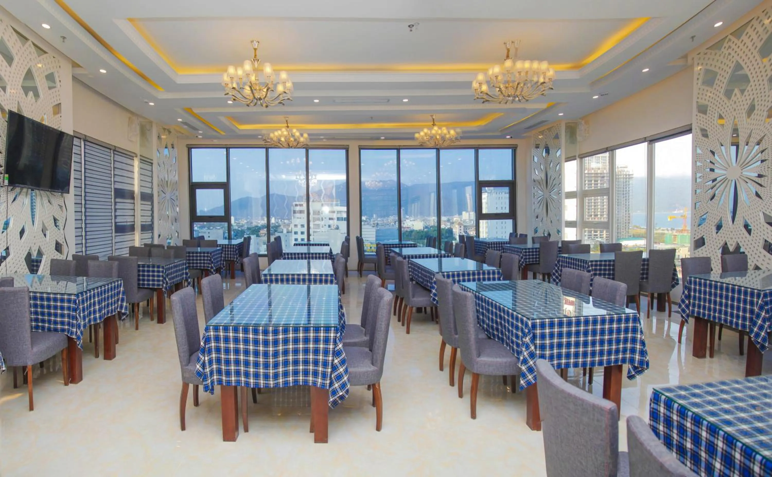 Dining area in Royal Beach Hotel by THG