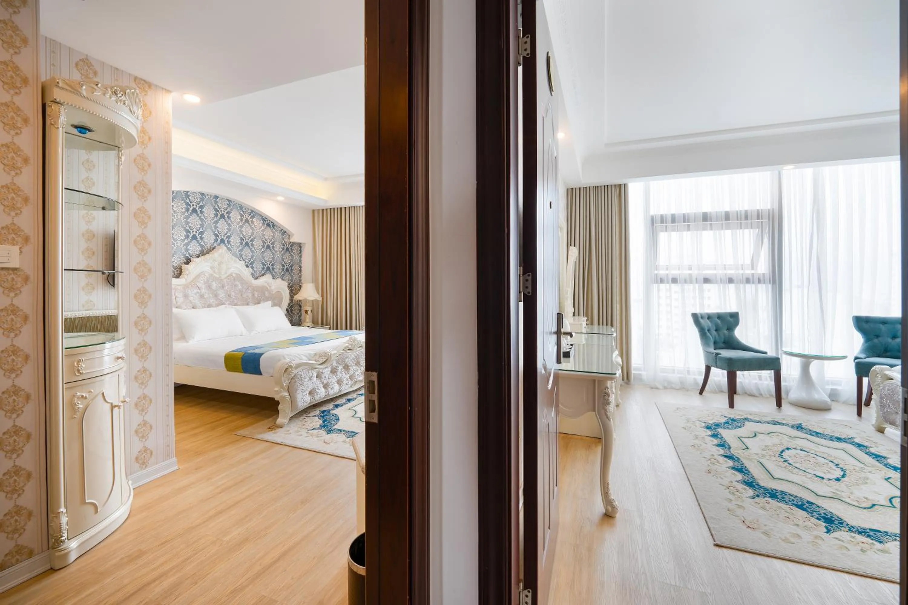 Bed in Royal Beach Hotel by THG