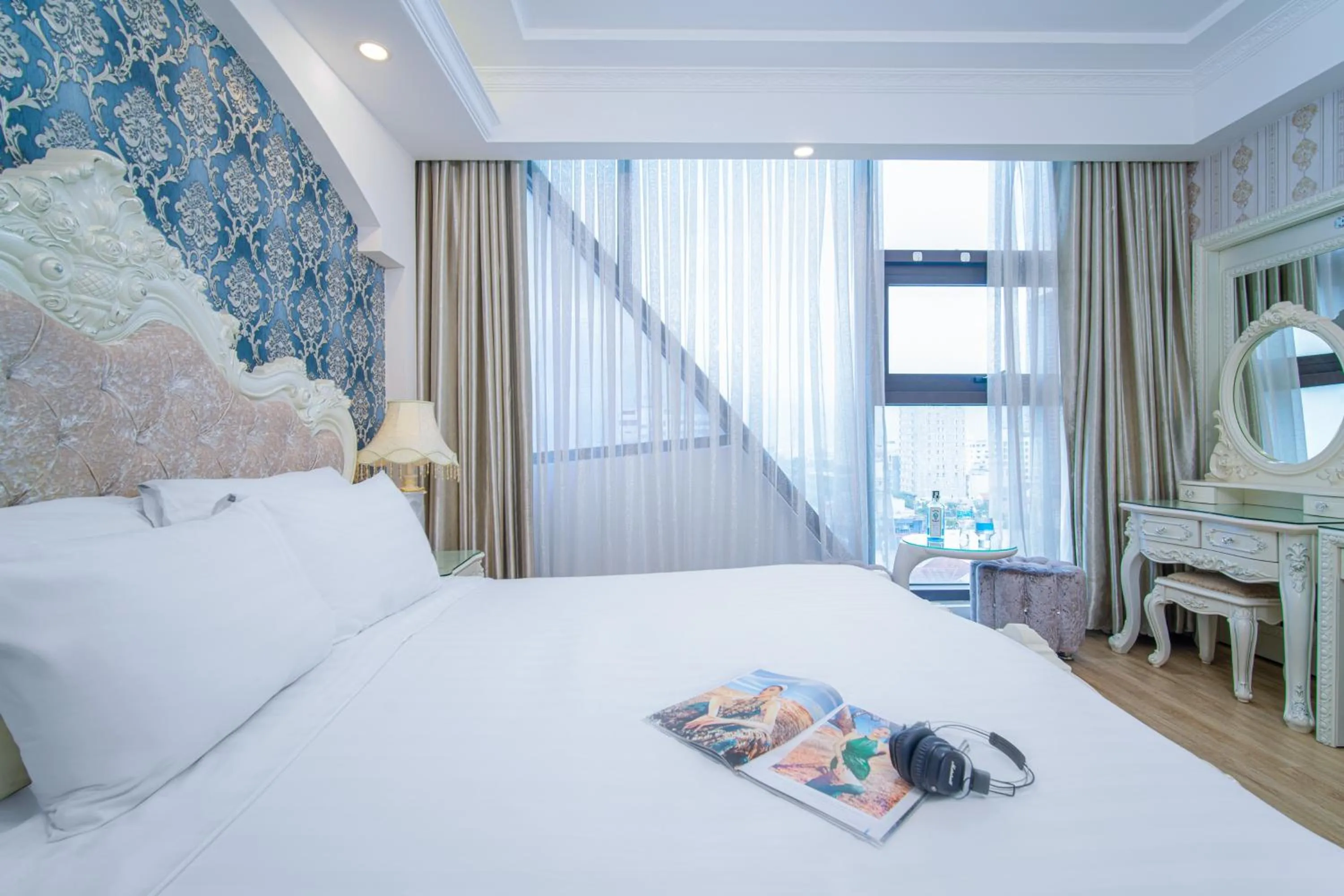 Bed in Royal Beach Hotel by THG