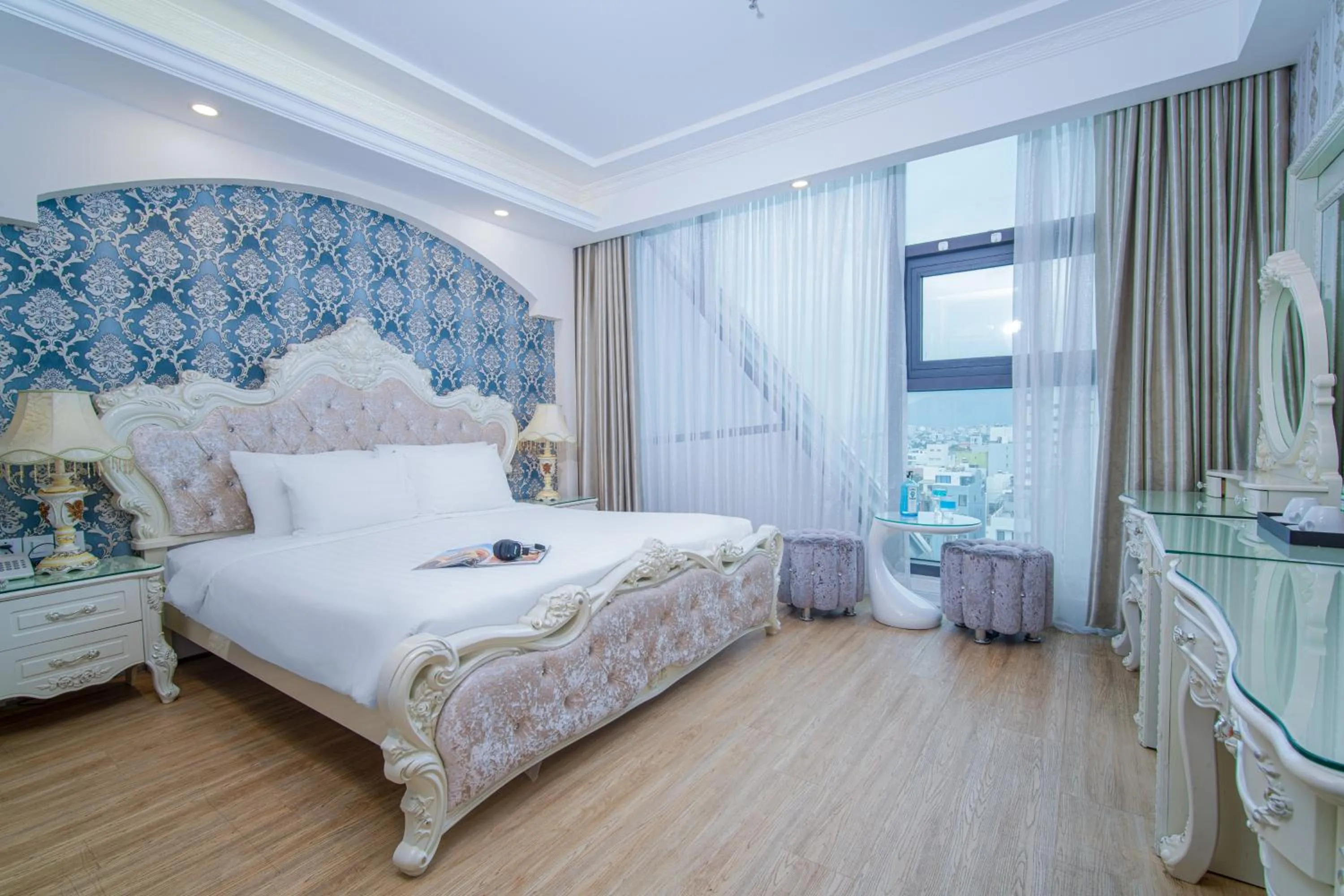 Bed in Royal Beach Hotel by THG