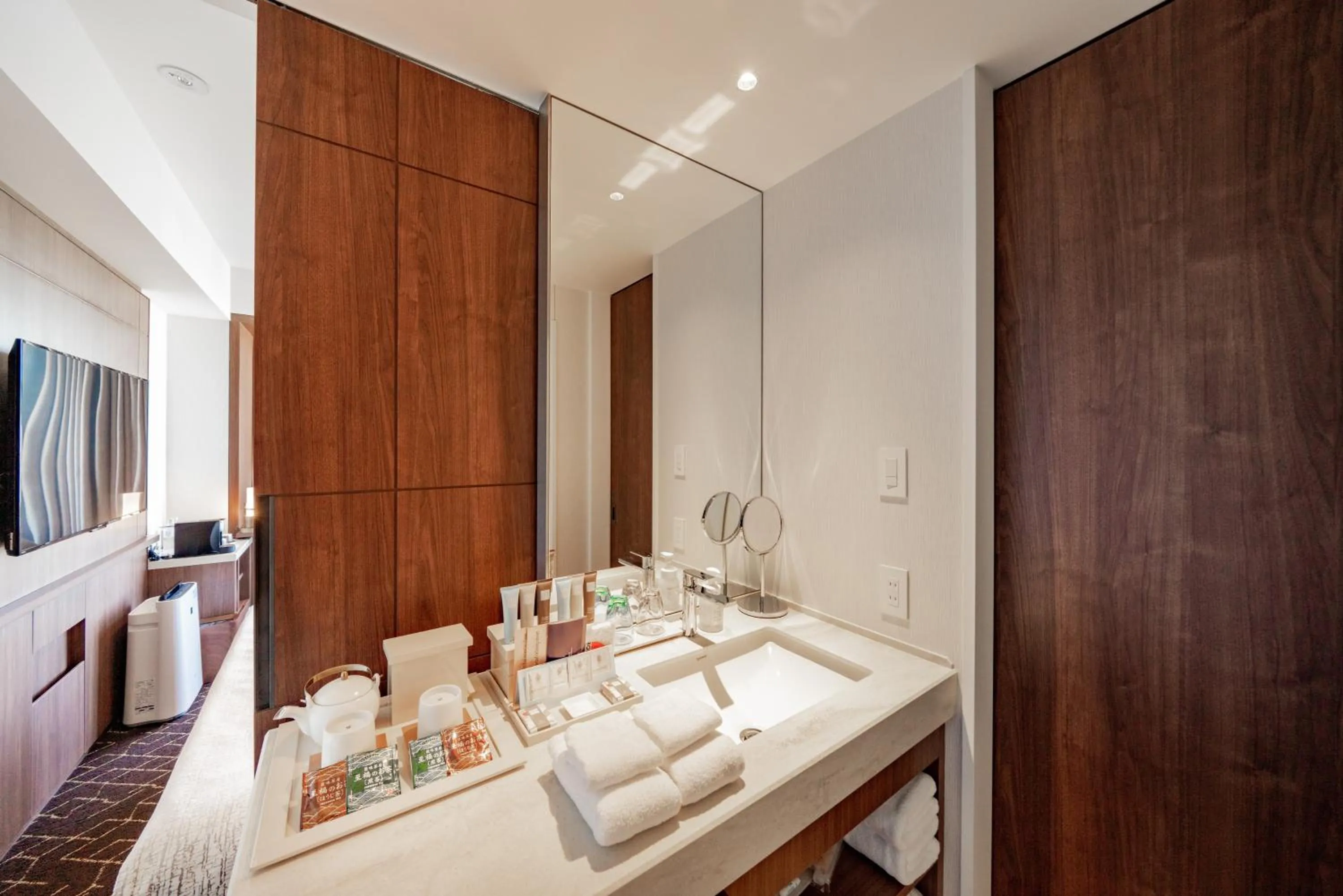 Bathroom, Bed in Keio Prelia Hotel Sapporo