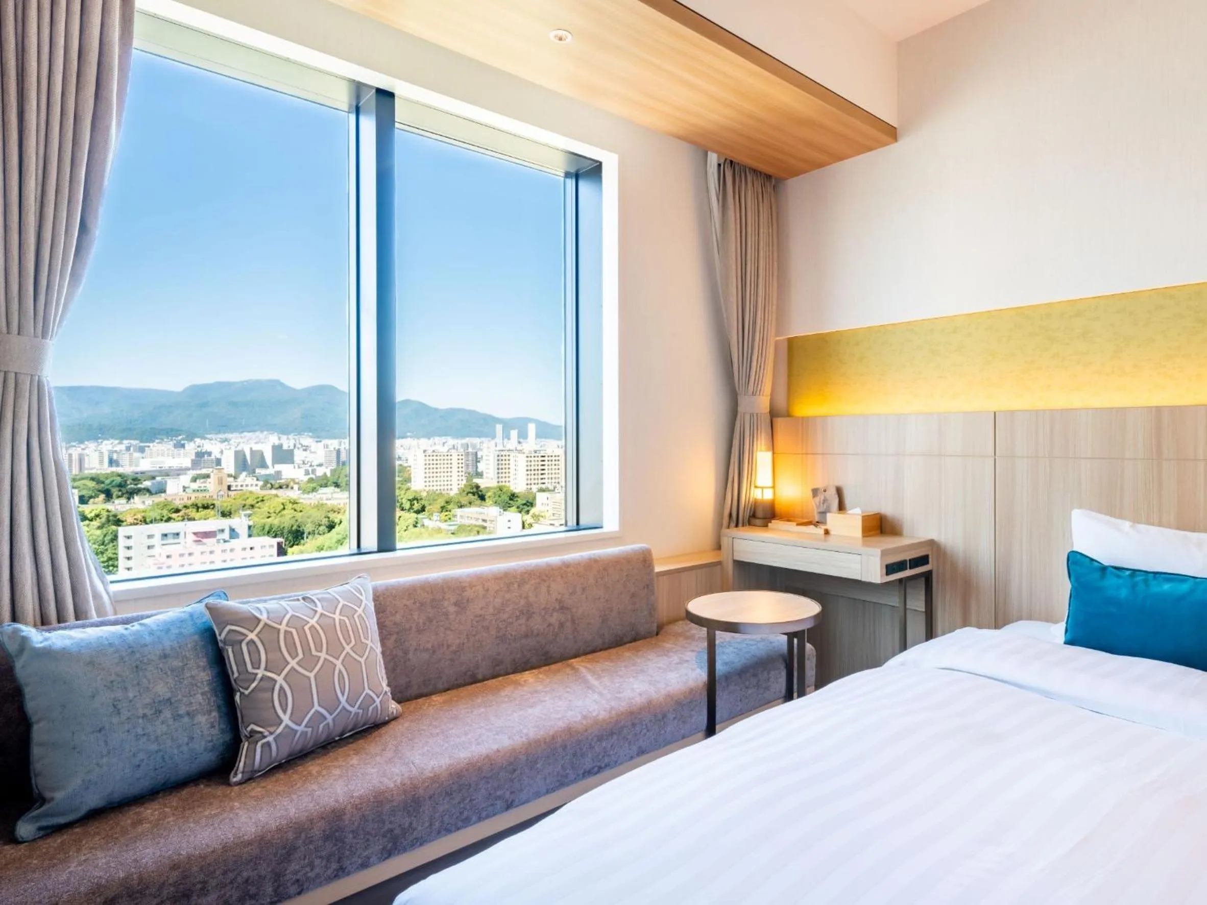 View (from property/room), Bed in Keio Prelia Hotel Sapporo