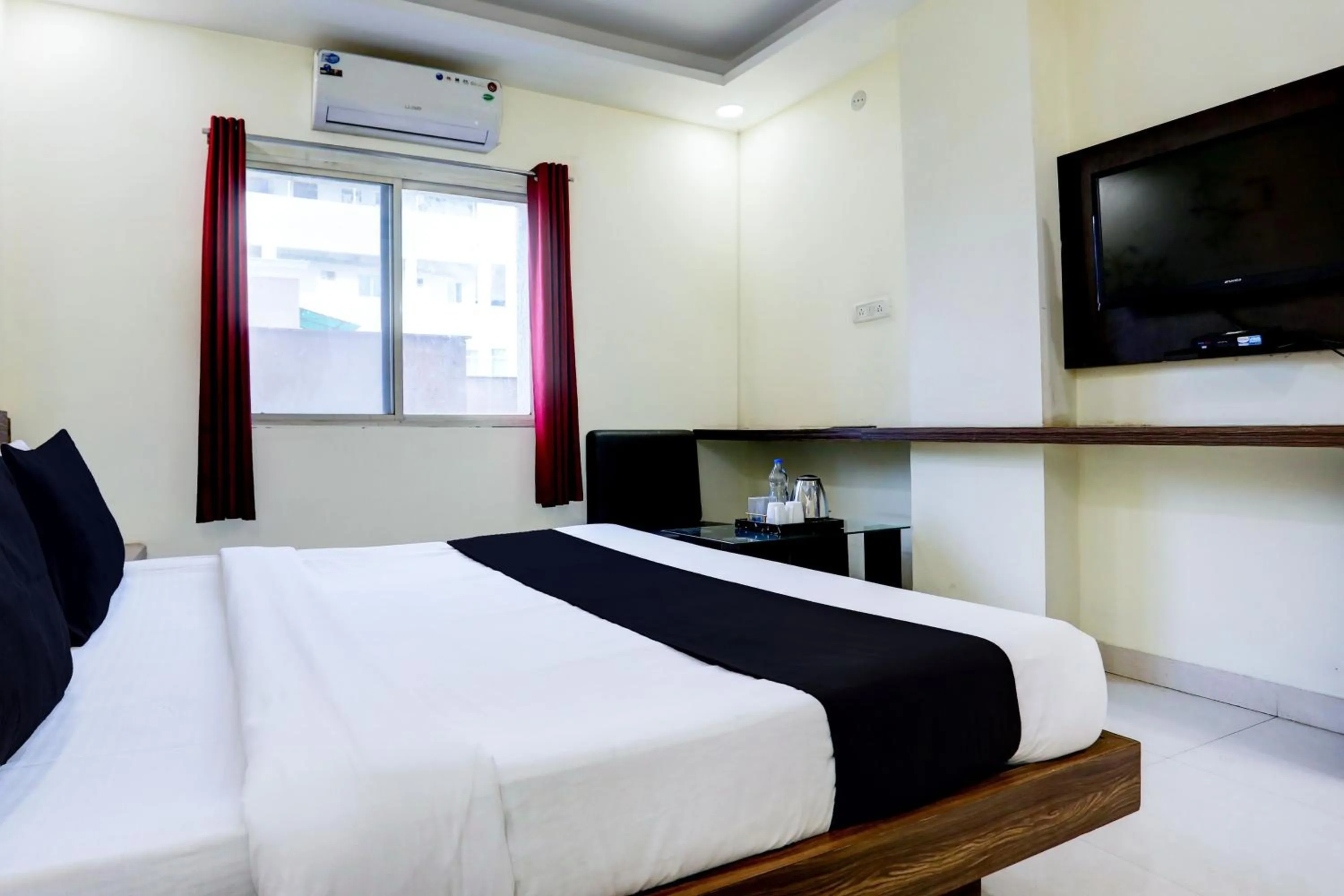 Bedroom, Bed in Townhouse Hoshangabad Road Near Aashima Mall