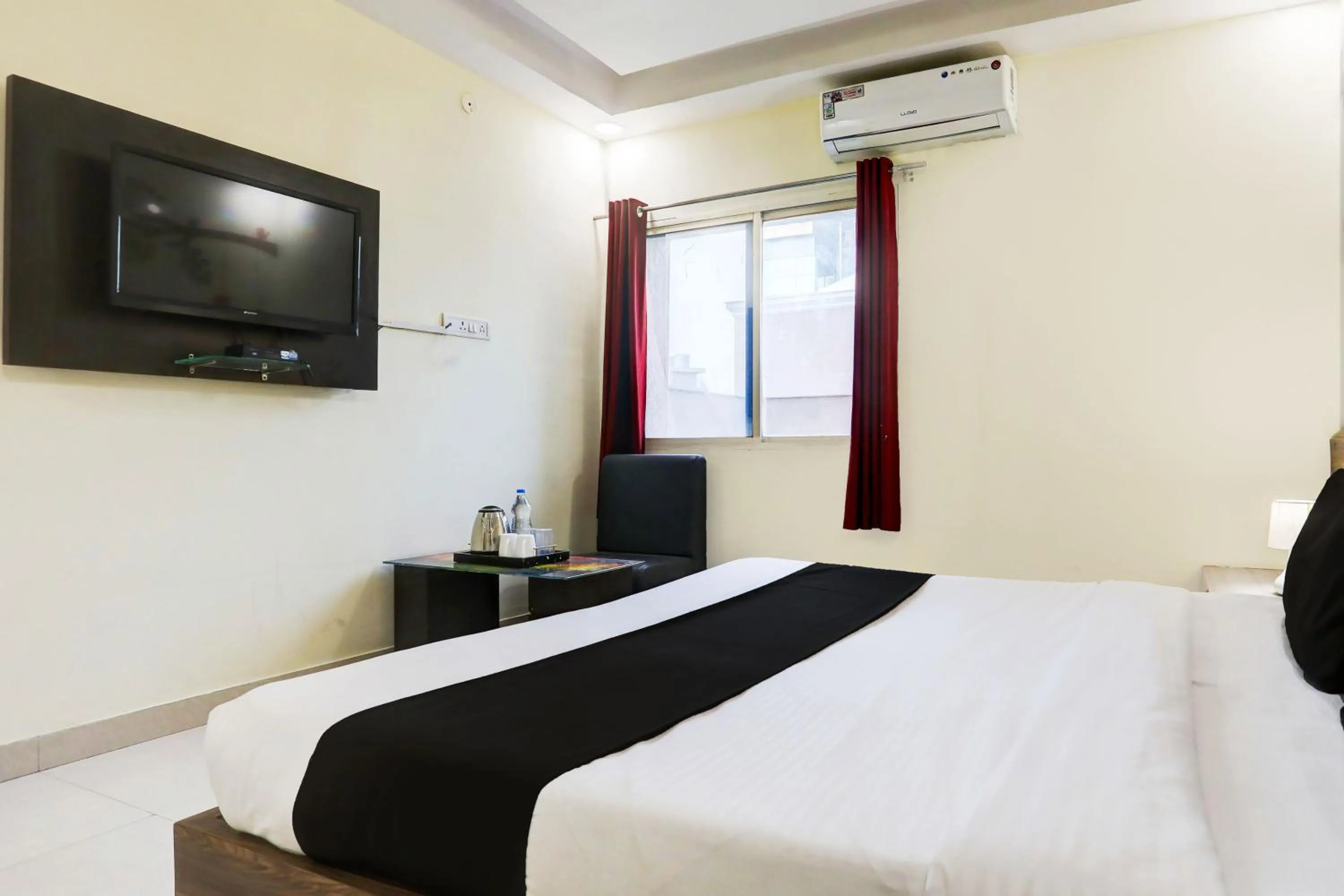 Bedroom, Bed in Townhouse Hoshangabad Road Near Aashima Mall