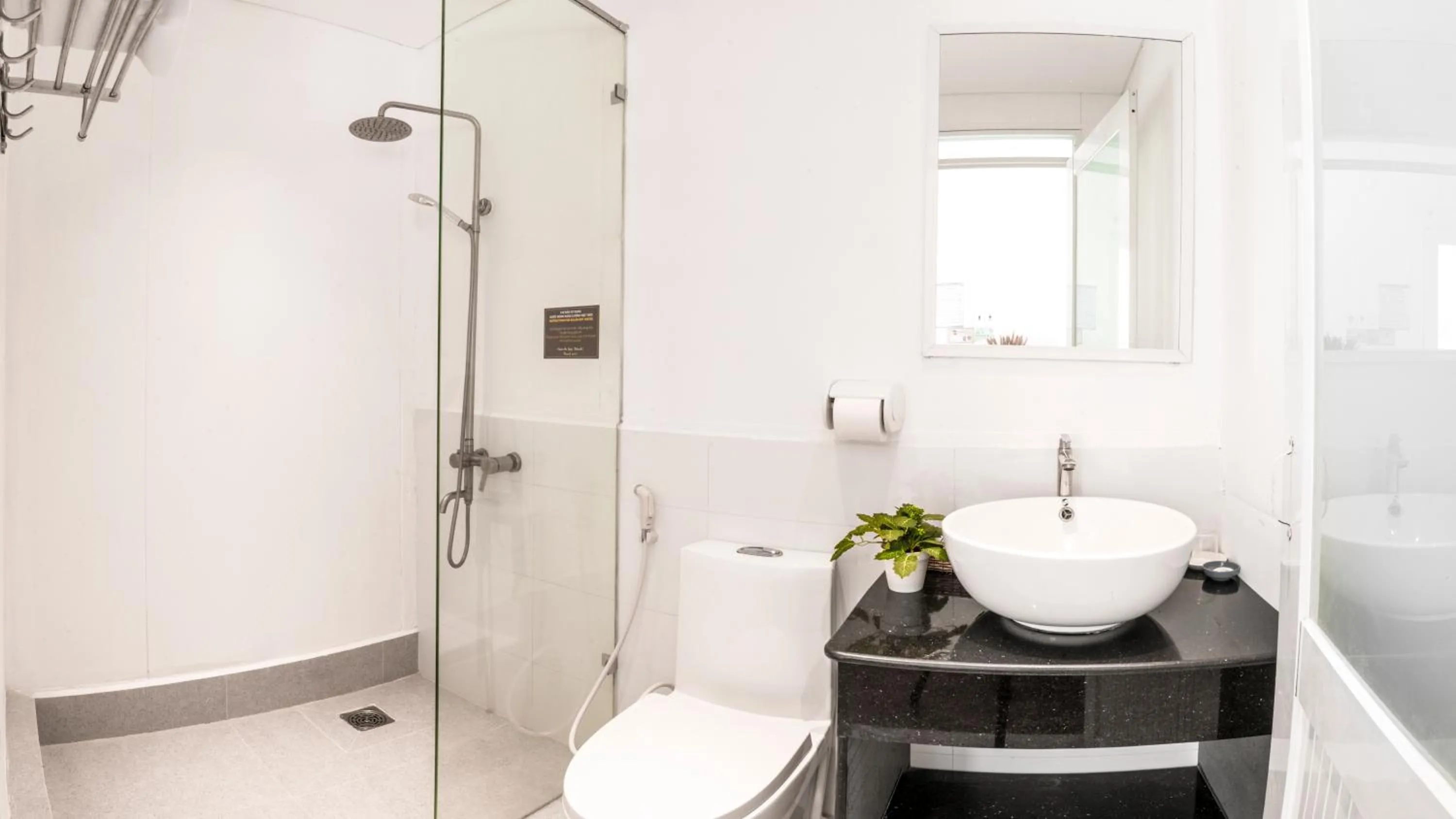 Shower in Le Huynh Mui Ne Hotel