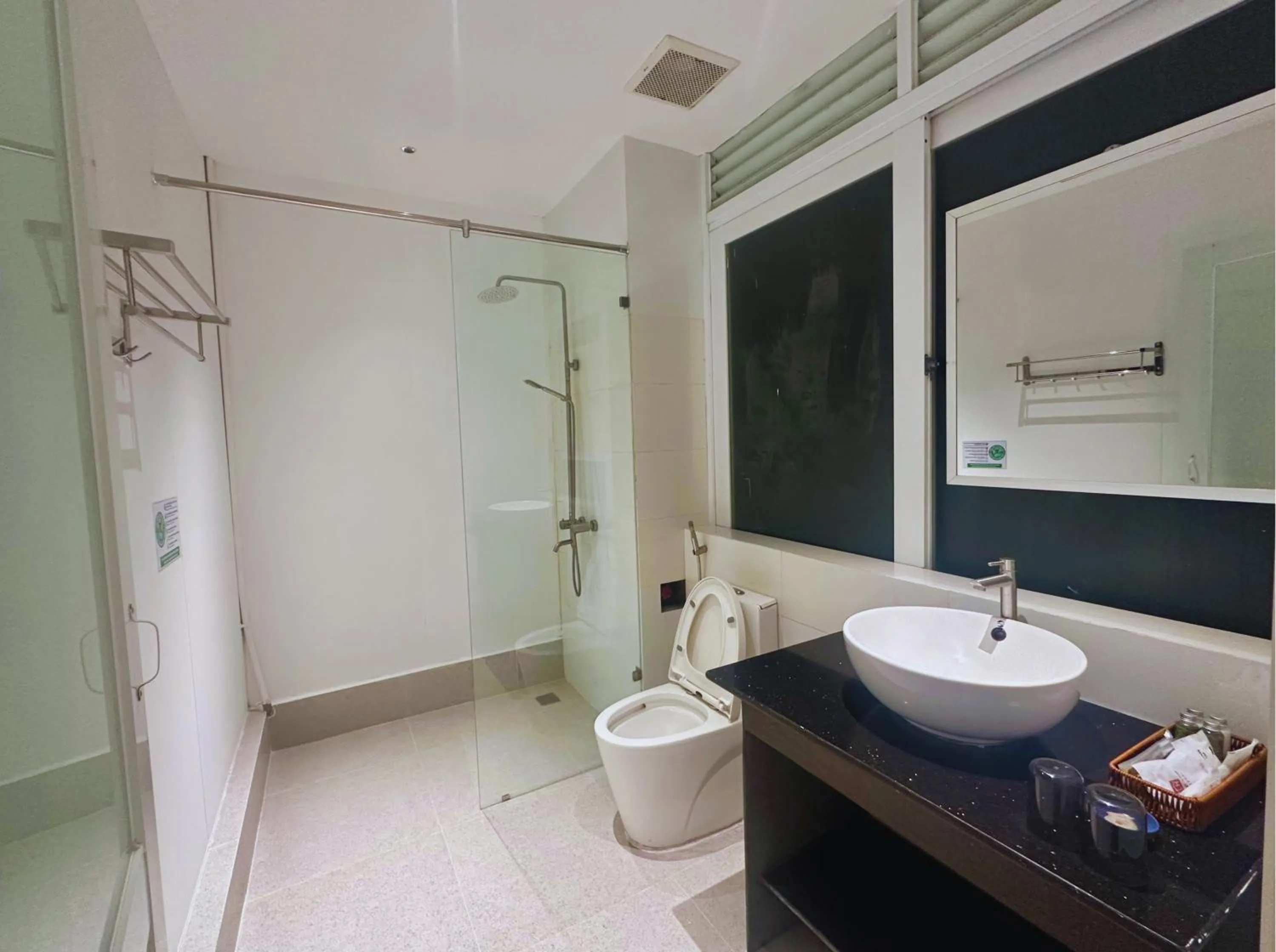 Shower in Le Huynh Mui Ne Hotel