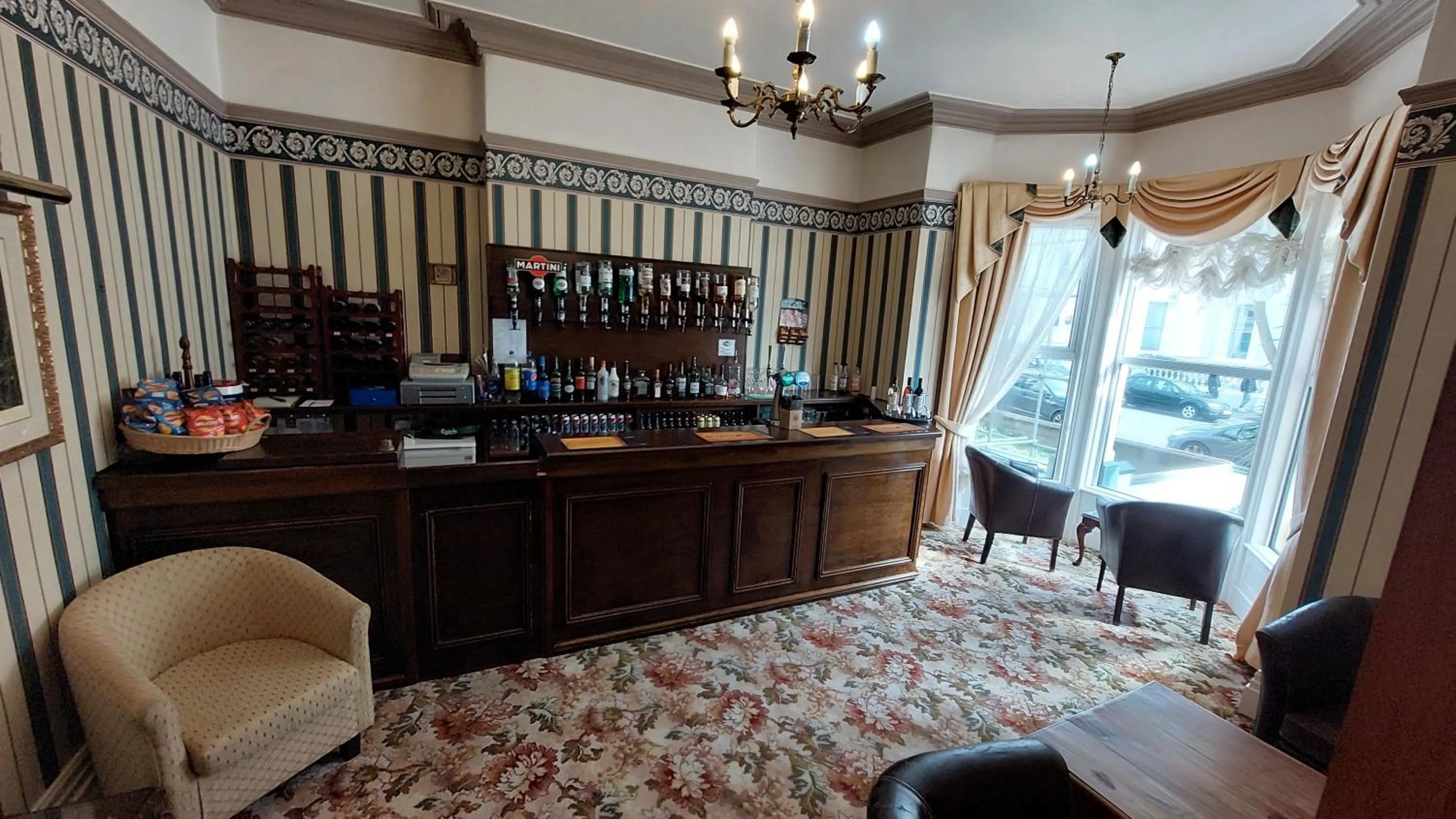 Lounge or bar in White Heather Hotel