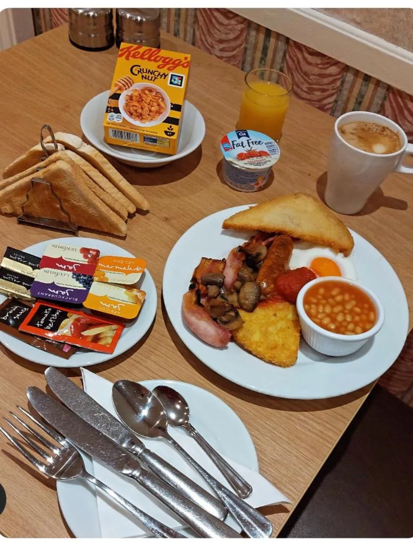 Food and drinks in White Heather Hotel