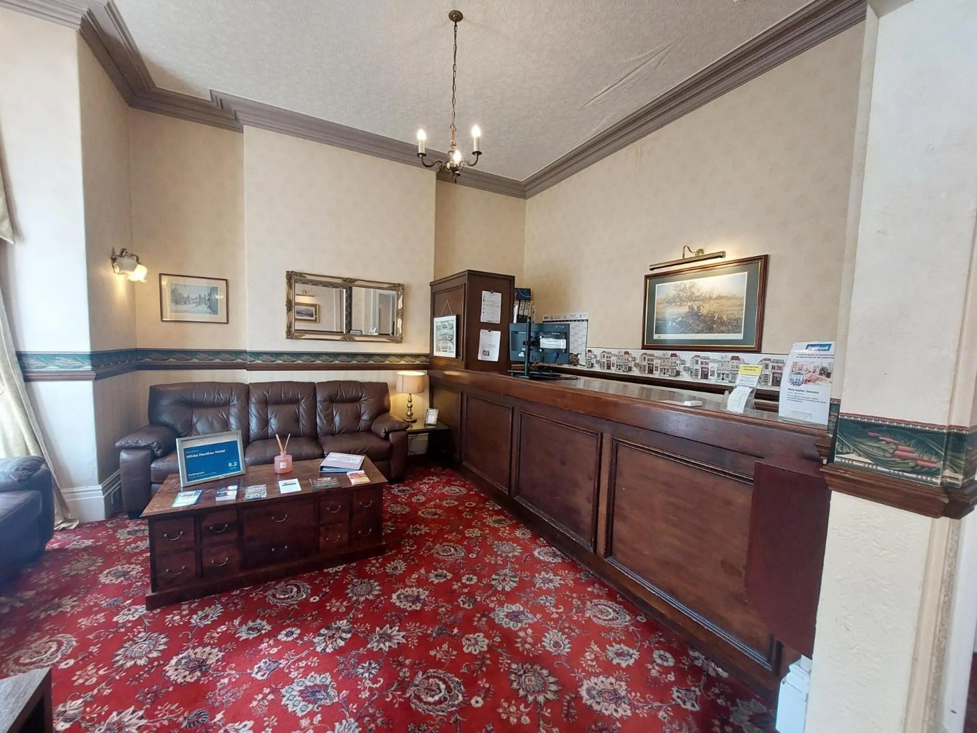 Lobby or reception in White Heather Hotel