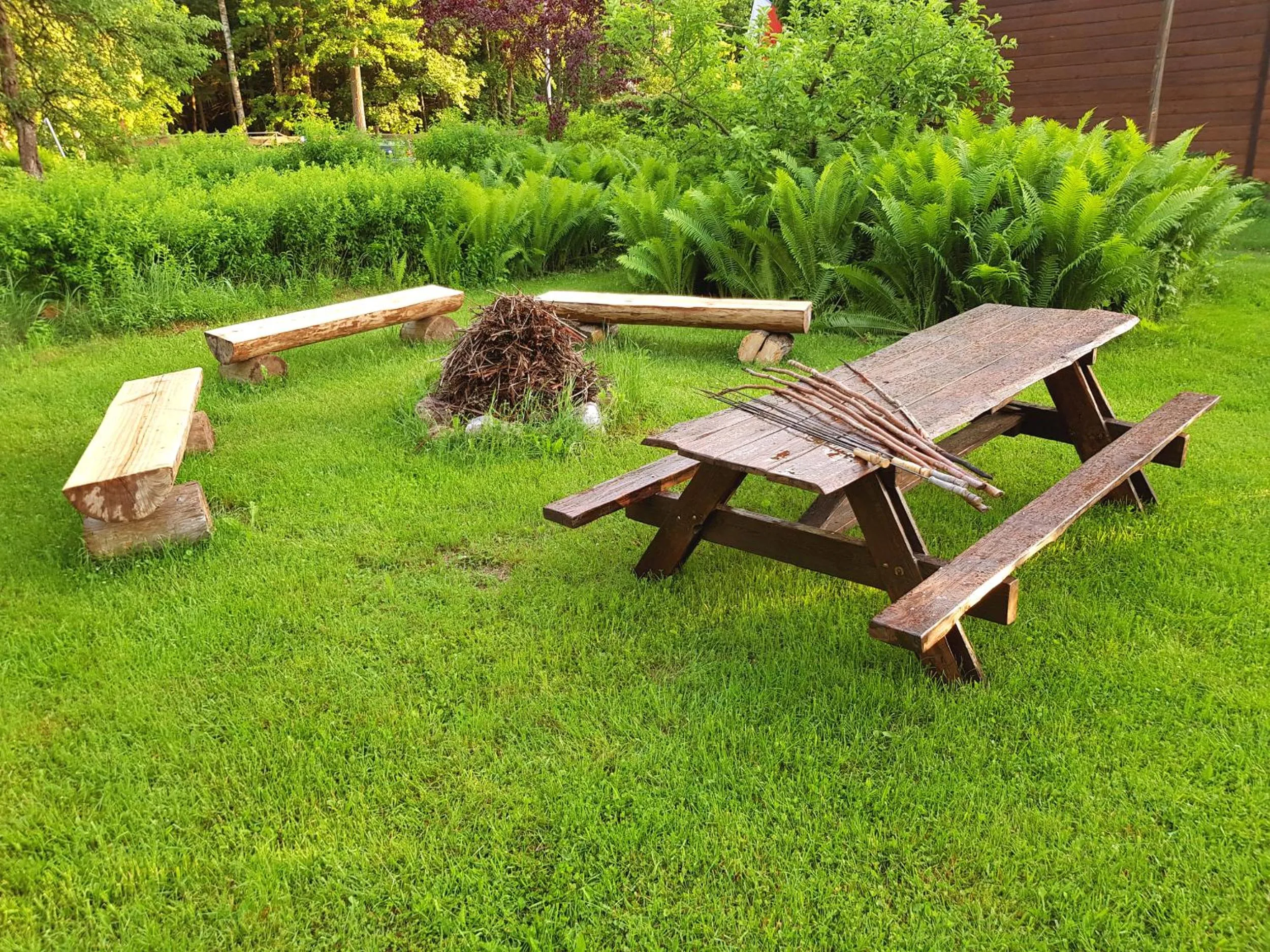 Garden in Białowieska Leśniczówka "U Jasia i Małgosi"