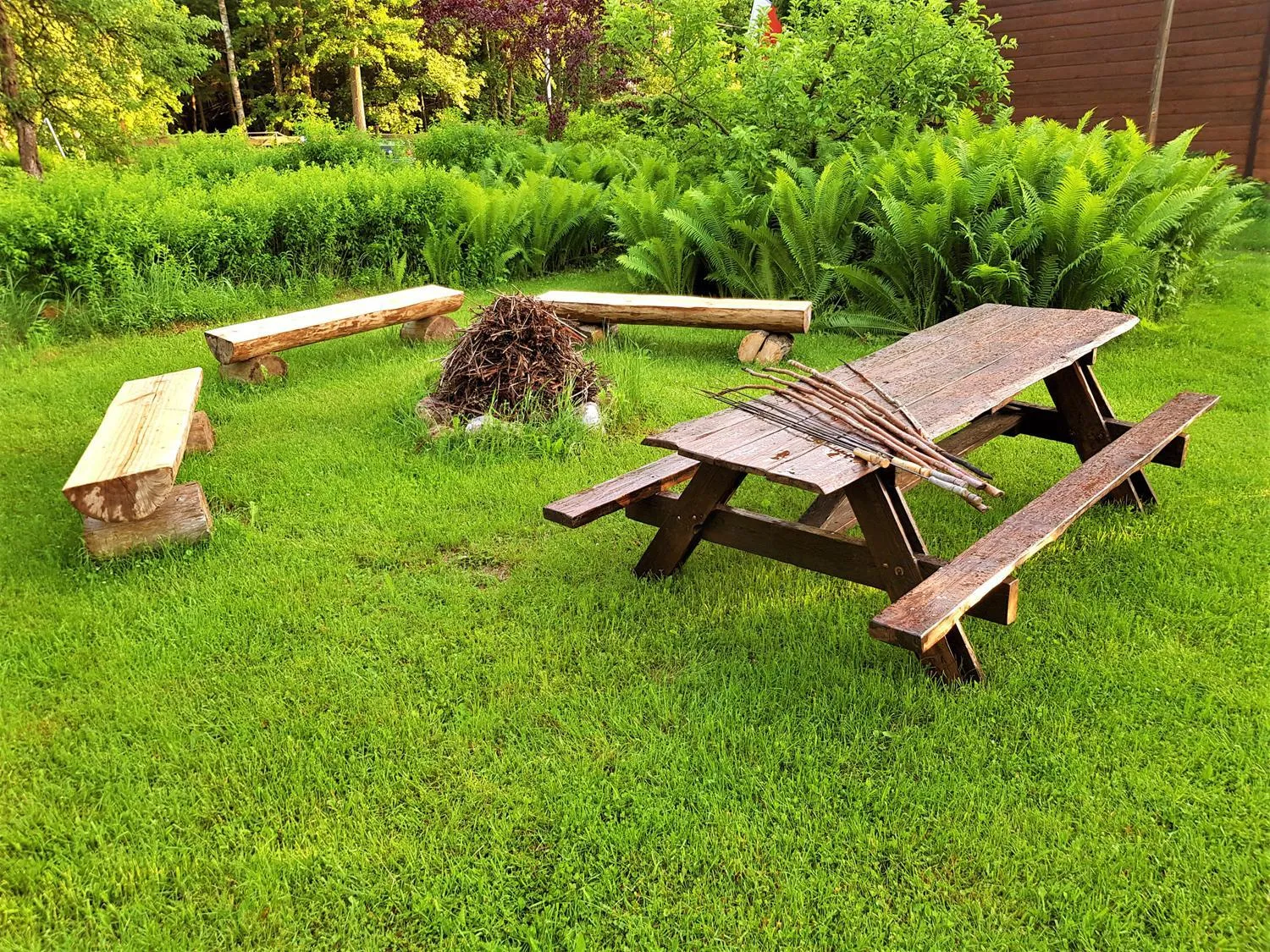 Garden in Białowieska Leśniczówka "U Jasia i Małgosi"