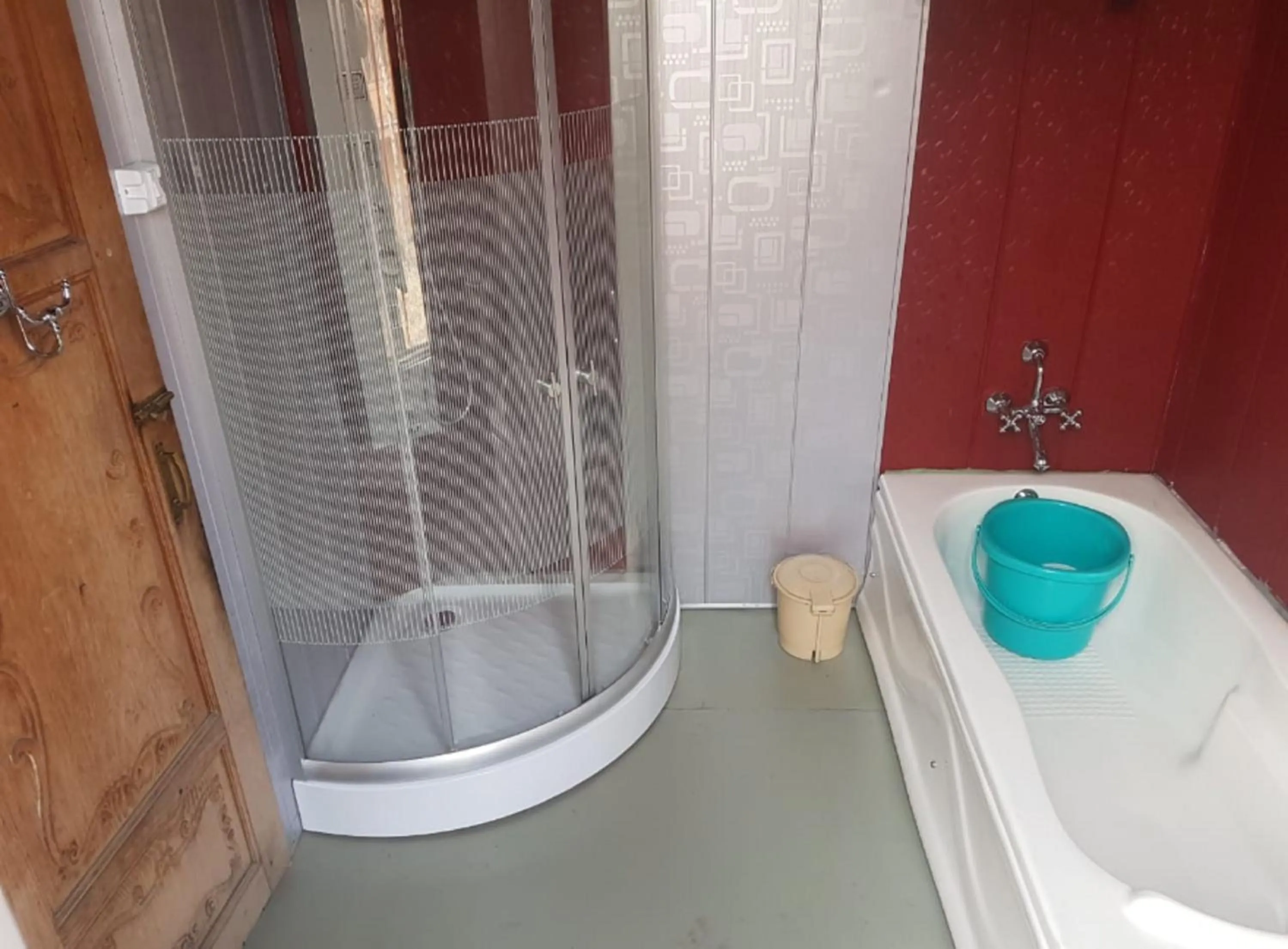 Bathroom in De Laila House Boat by Sterling