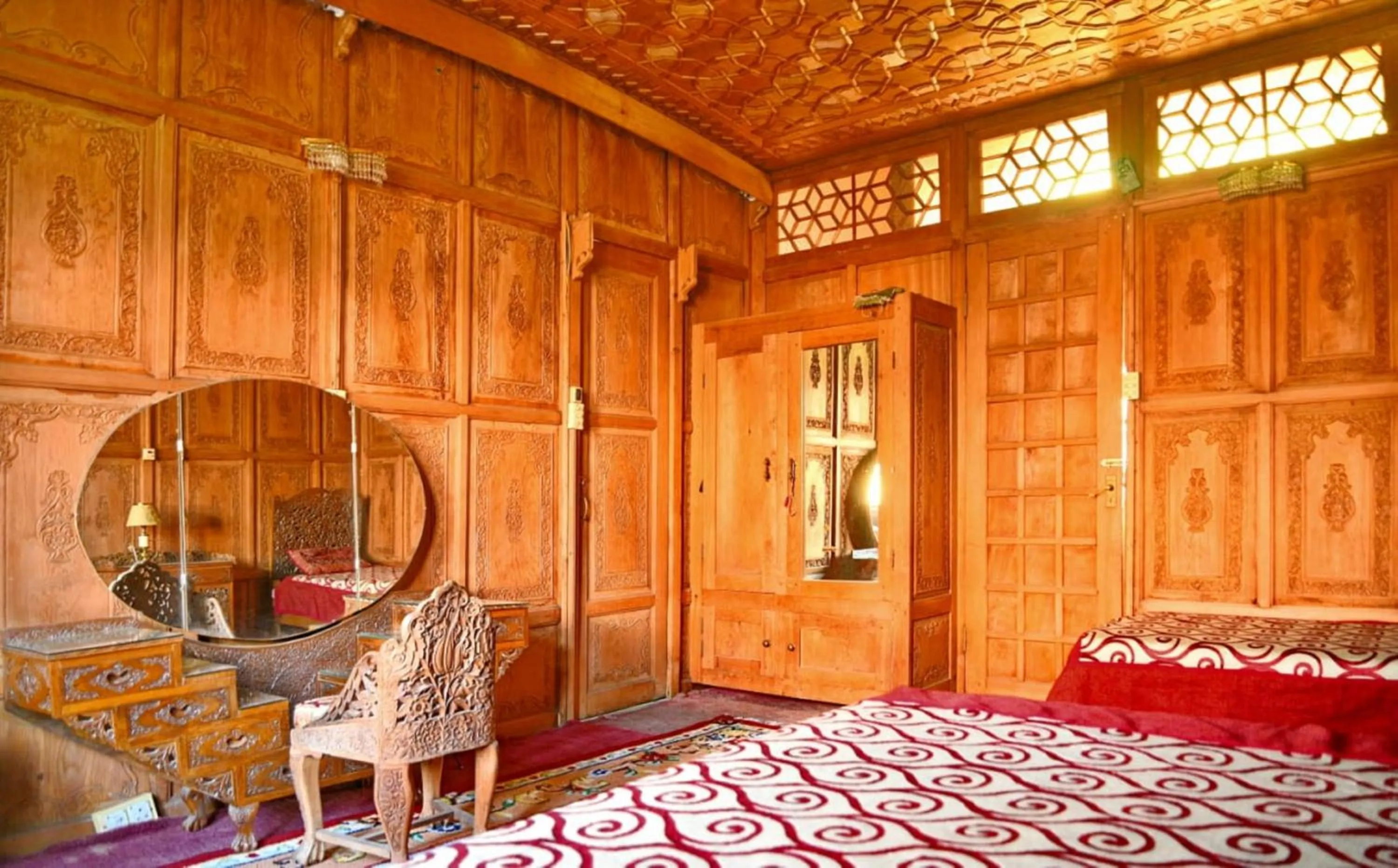 Bedroom in De Laila House Boat by Sterling