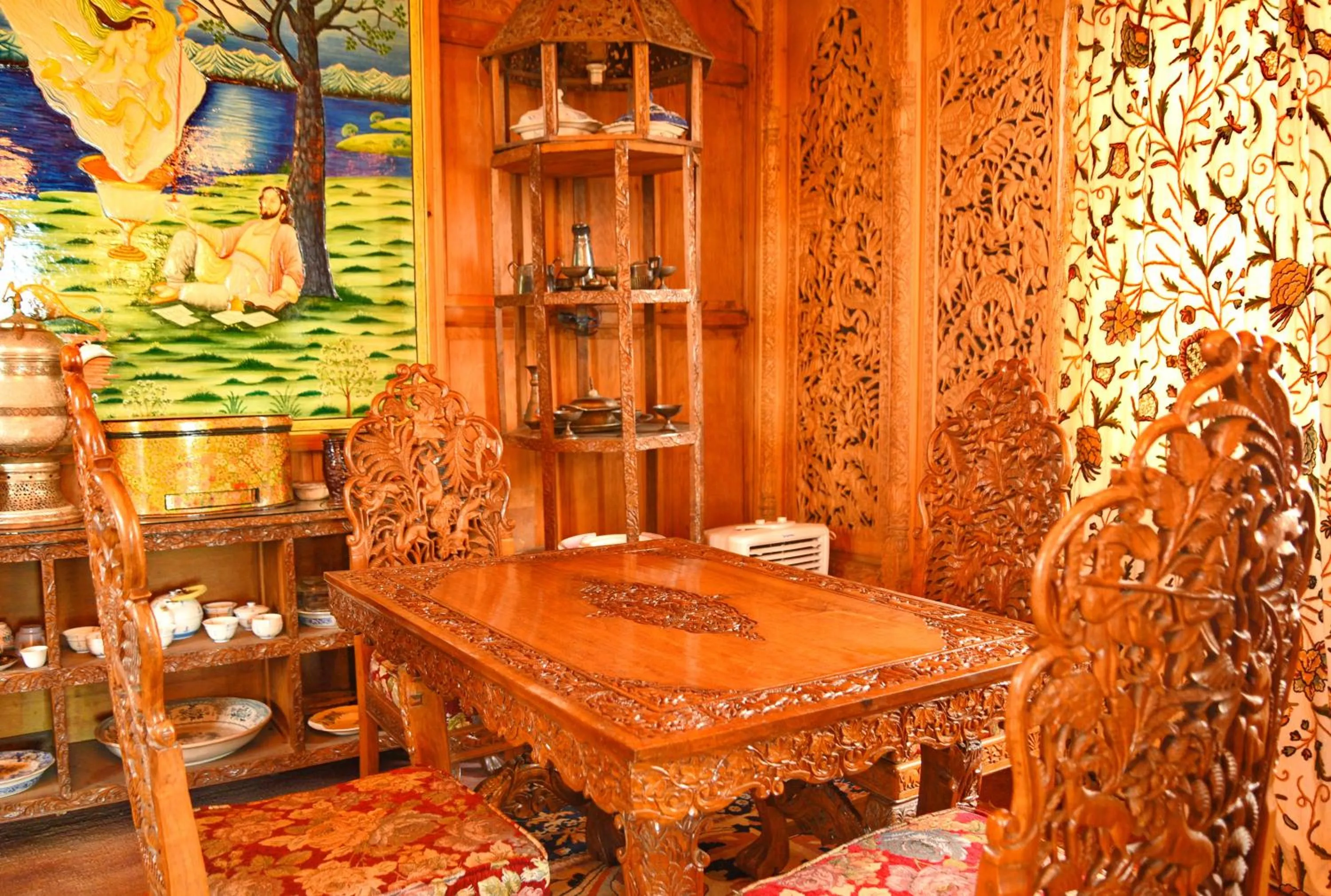 Dining area in De Laila House Boat by Sterling