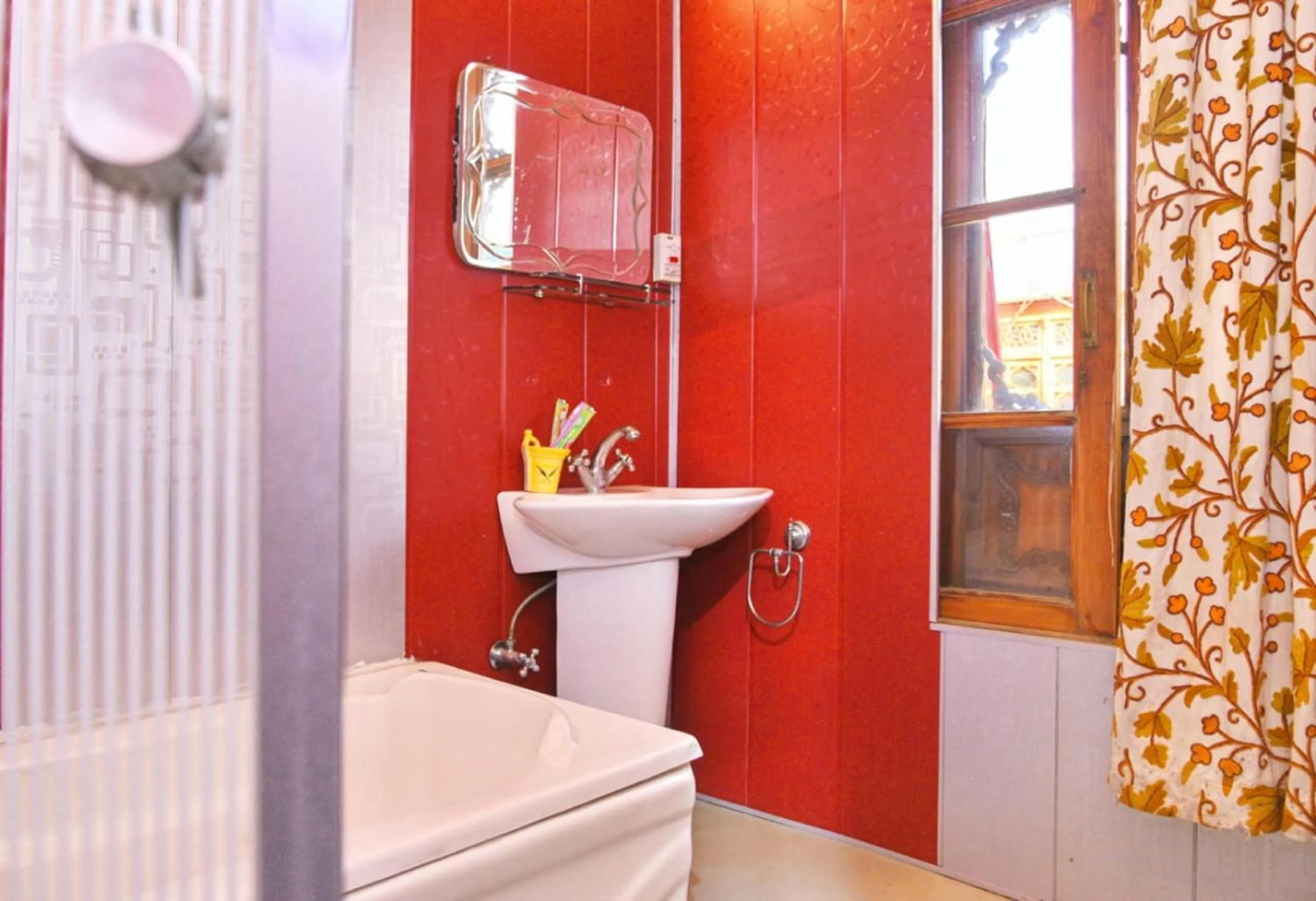 Bathroom in De Laila House Boat by Sterling