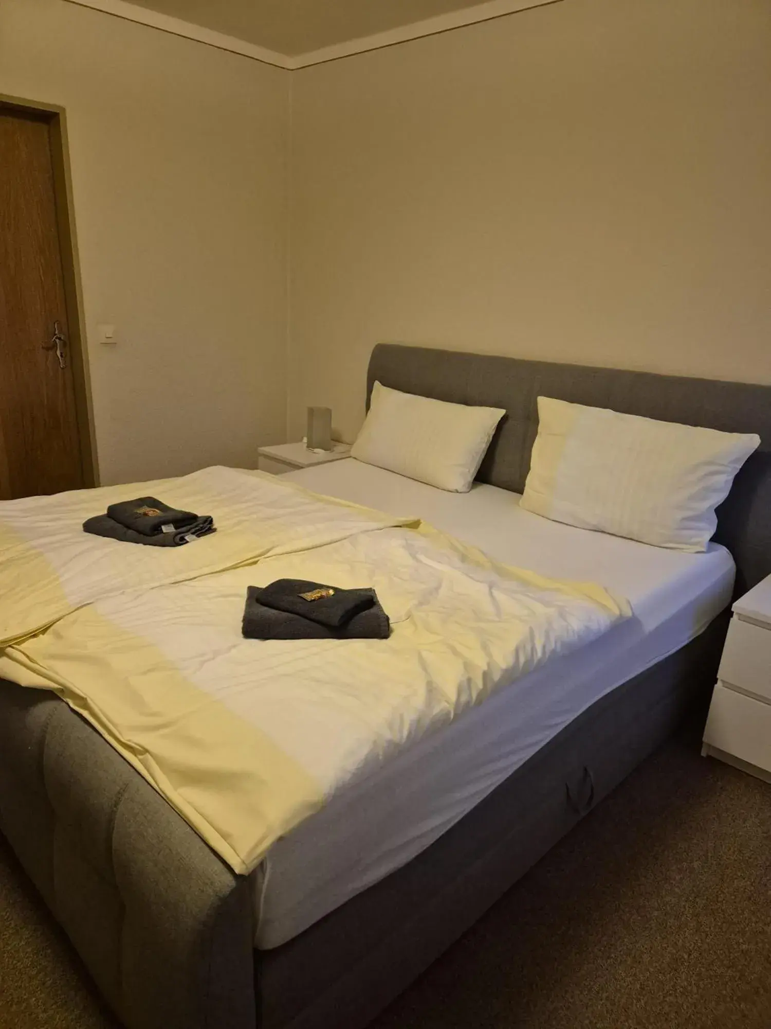 Double Room - single occupancy in Hotel Garni Krone Double Room - single occupancy in Hotel Garni Krone