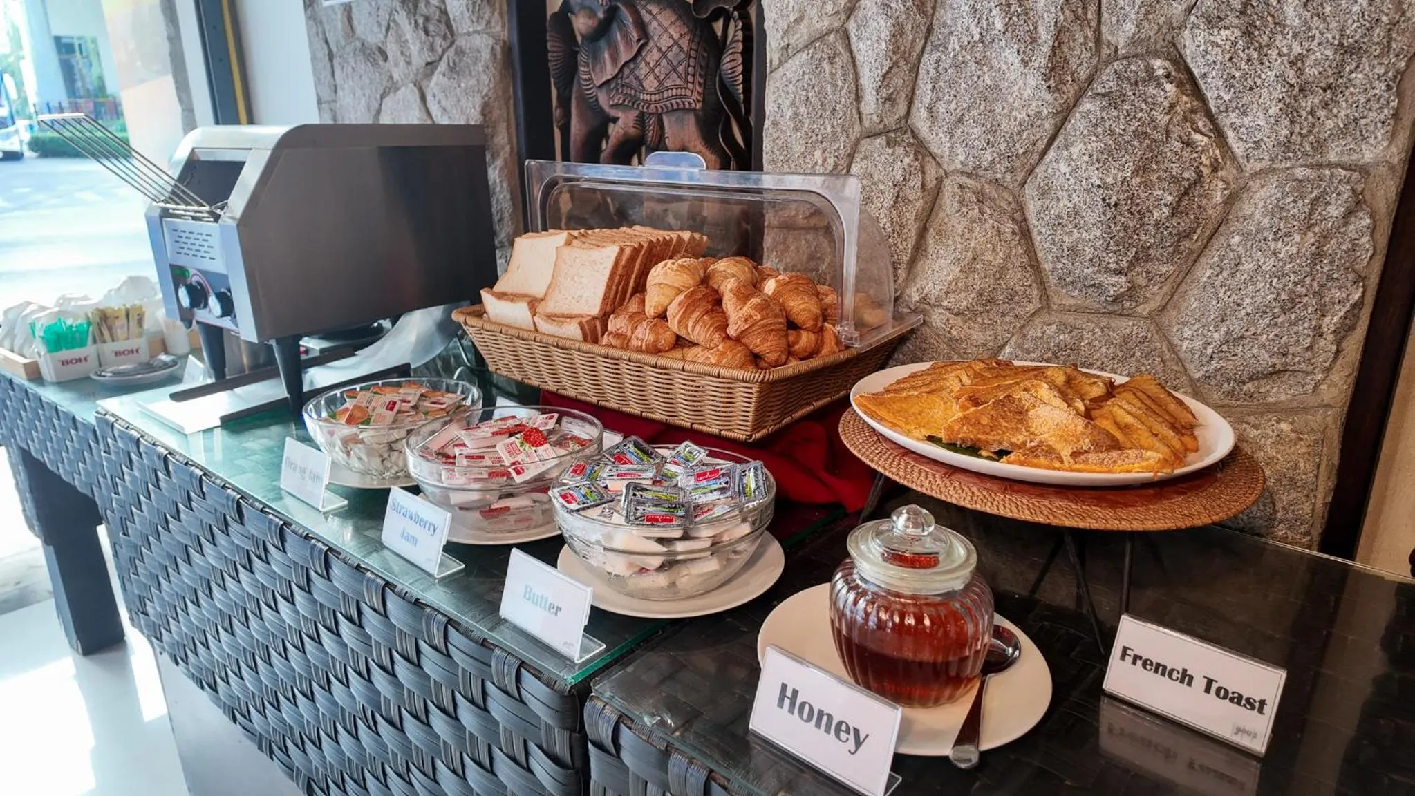 Breakfast in YouDee Hotel Patong - formerly Meir Jarr Hotel Patong