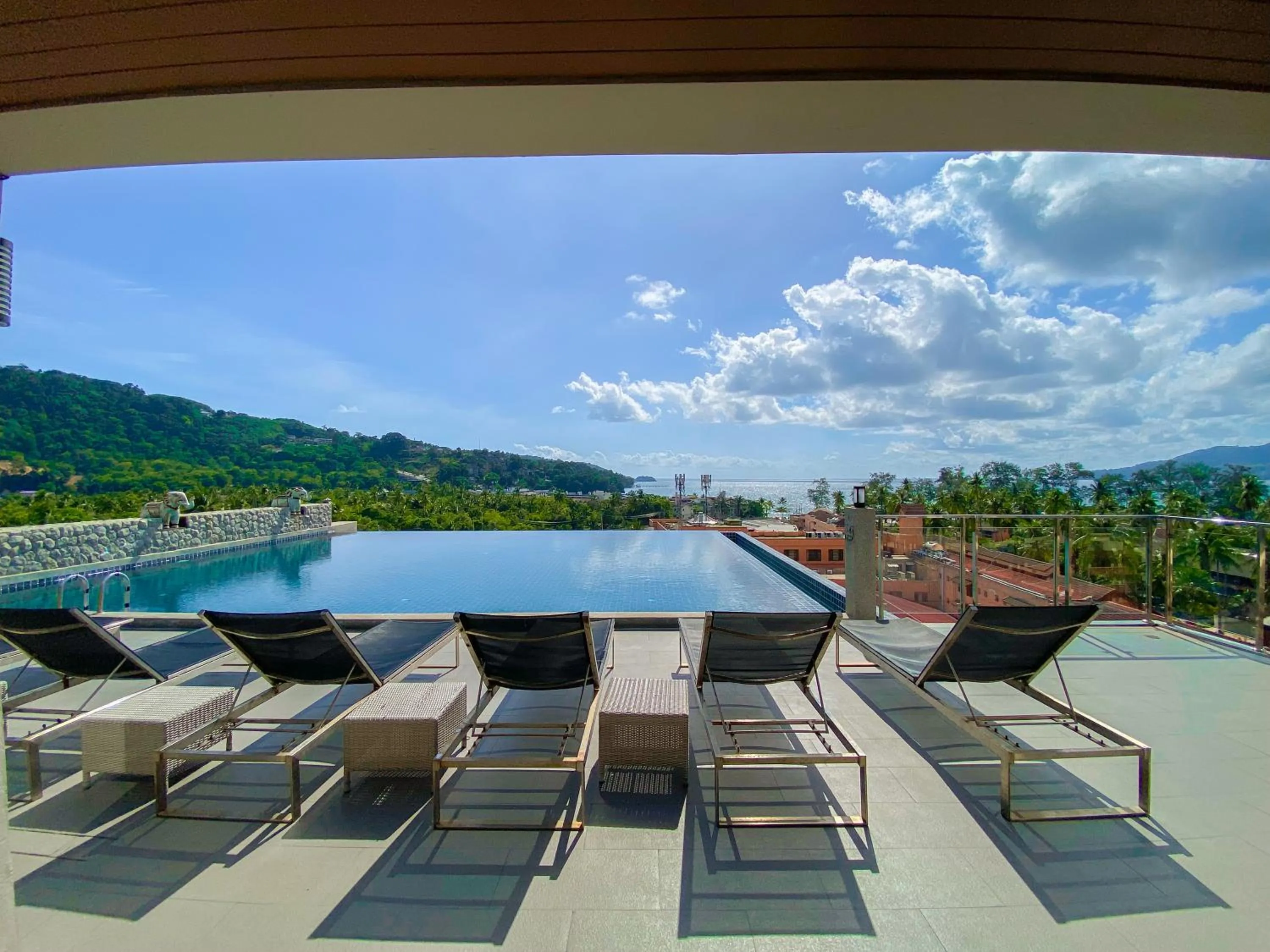 Patio in YouDee Hotel Patong - formerly Meir Jarr Hotel Patong