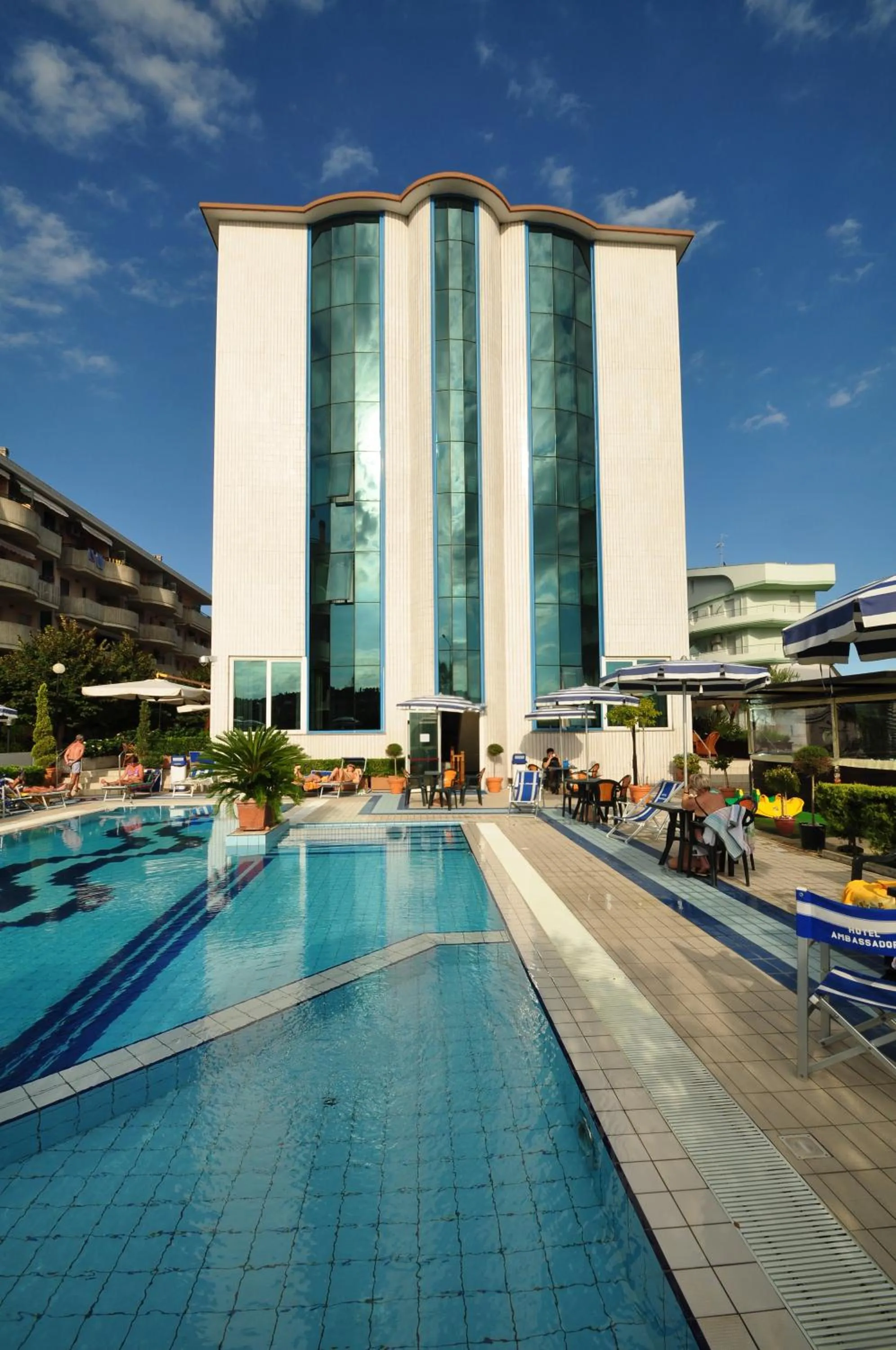 Area and facilities in Hotel Ambassador