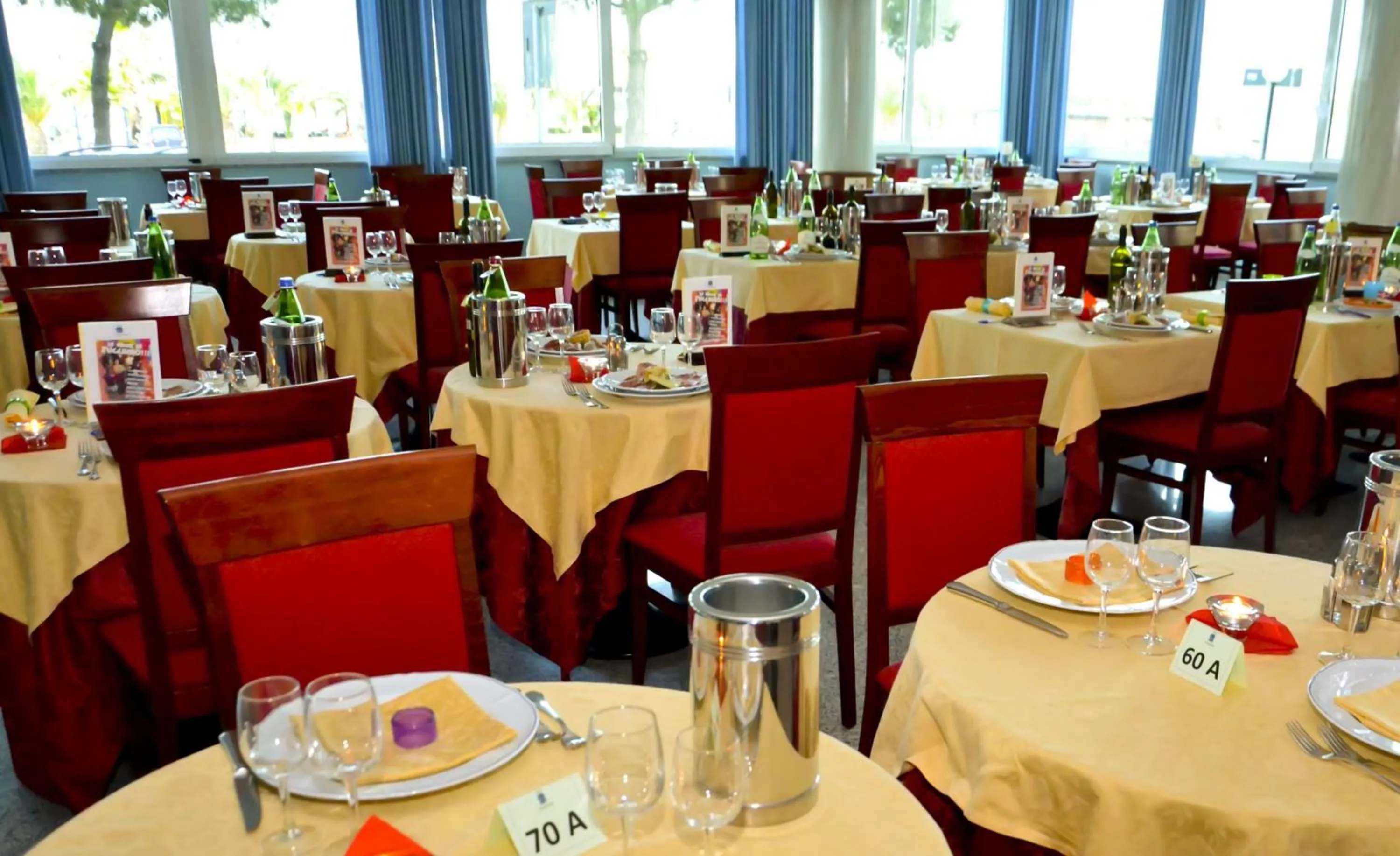 Restaurant/places to eat in Hotel Ambassador